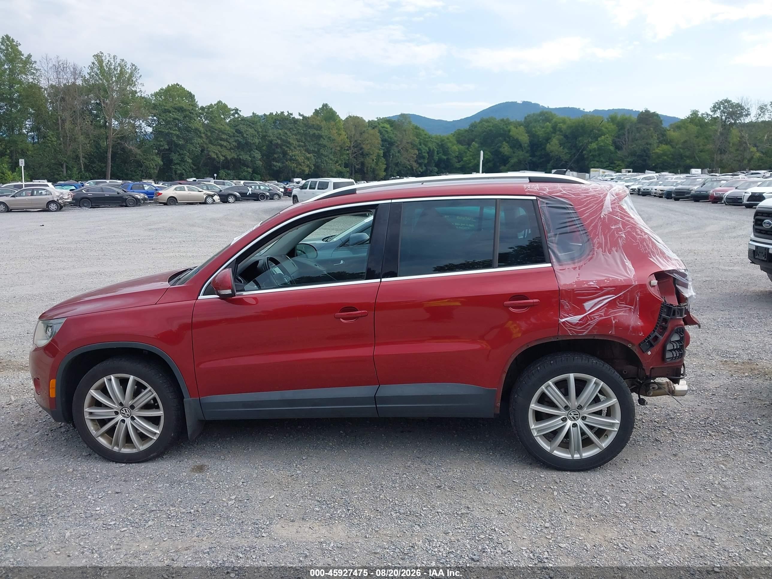 2011 Volkswagen Tiguan Sel Red vin: WVGBV7AX8BW001908