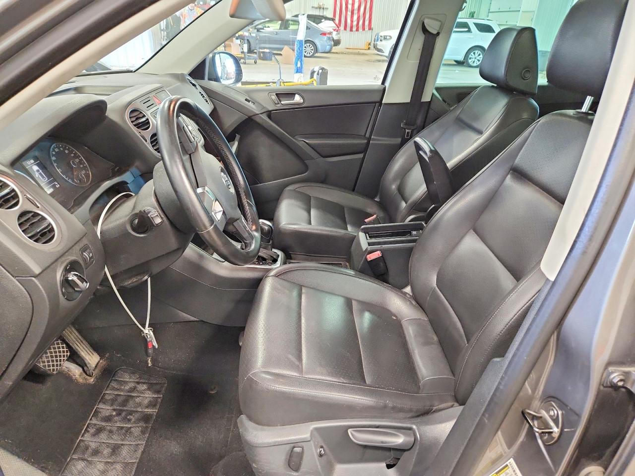 2011 Volkswagen Tiguan S Серебряный vin: WVGBV7AX8BW532526