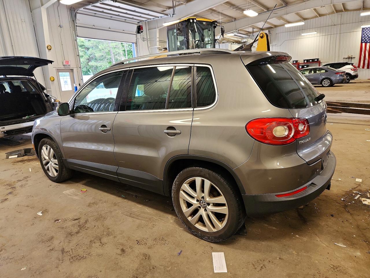 2011 Volkswagen Tiguan S Серебряный vin: WVGBV7AX8BW532526