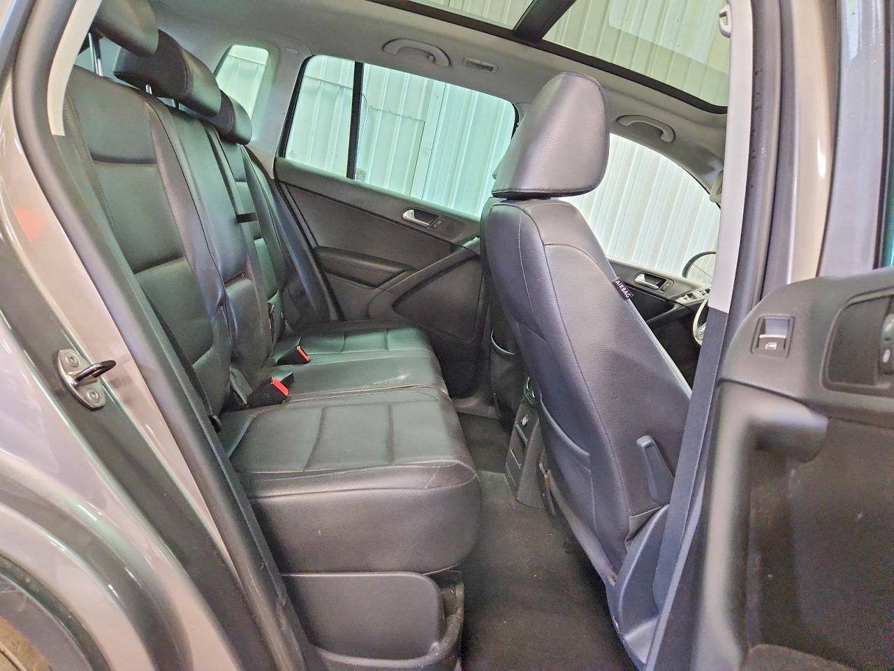 2011 Volkswagen Tiguan S Серебряный vin: WVGBV7AX8BW532526