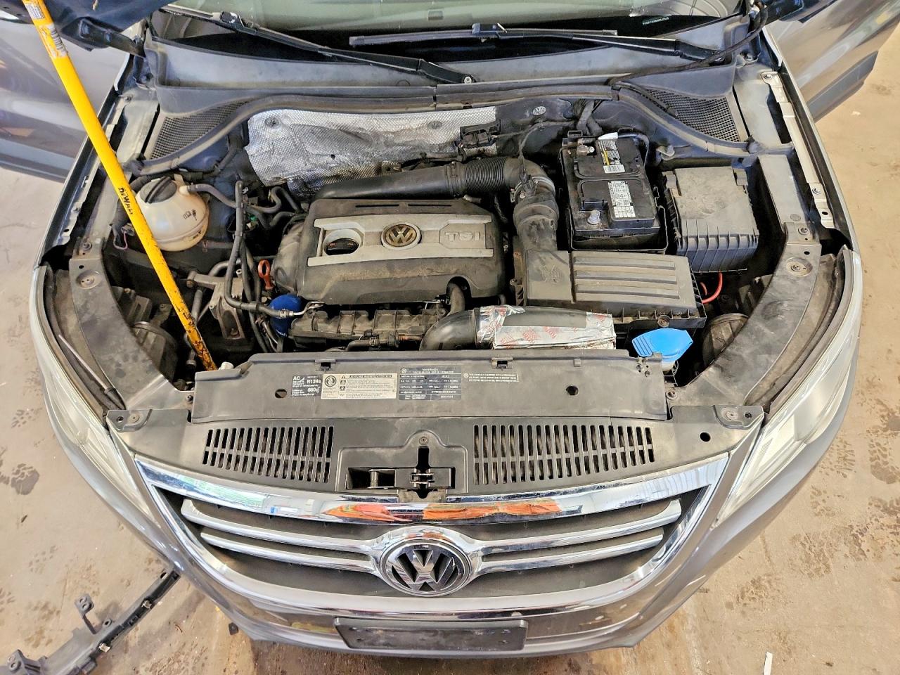 2011 Volkswagen Tiguan S Серебряный vin: WVGBV7AX8BW532526