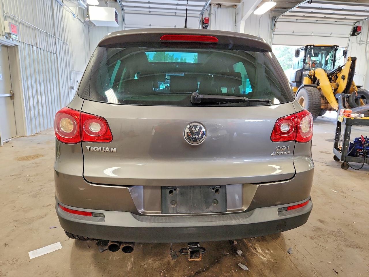 2011 Volkswagen Tiguan S Серебряный vin: WVGBV7AX8BW532526