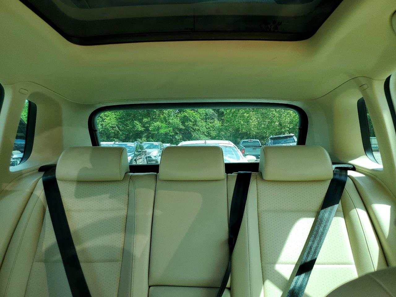 2011 Volkswagen Tiguan S White vin: WVGBV7AX8BW548841