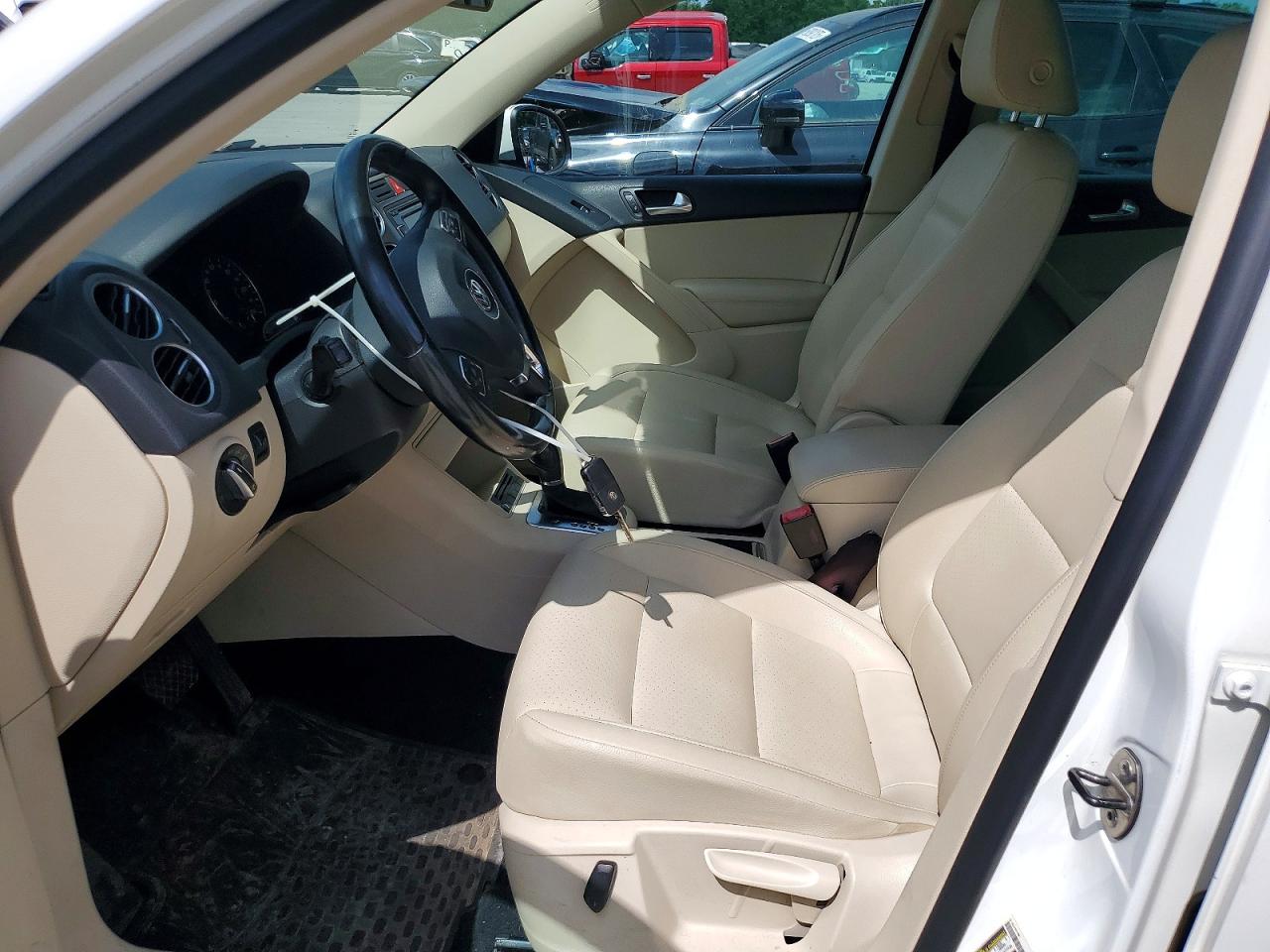 2011 Volkswagen Tiguan S White vin: WVGBV7AX8BW548841