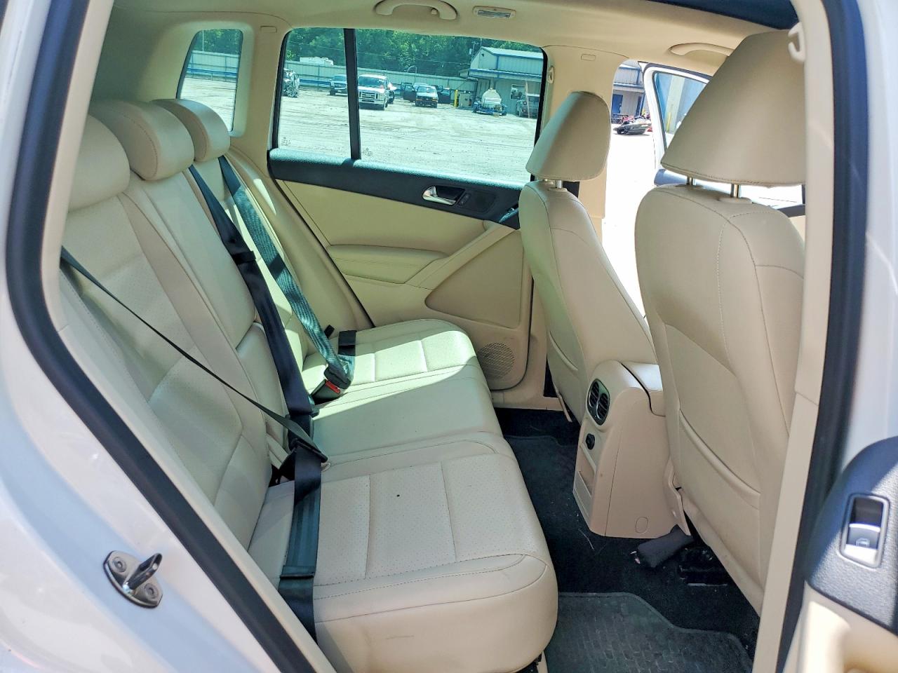 2011 Volkswagen Tiguan S White vin: WVGBV7AX8BW548841