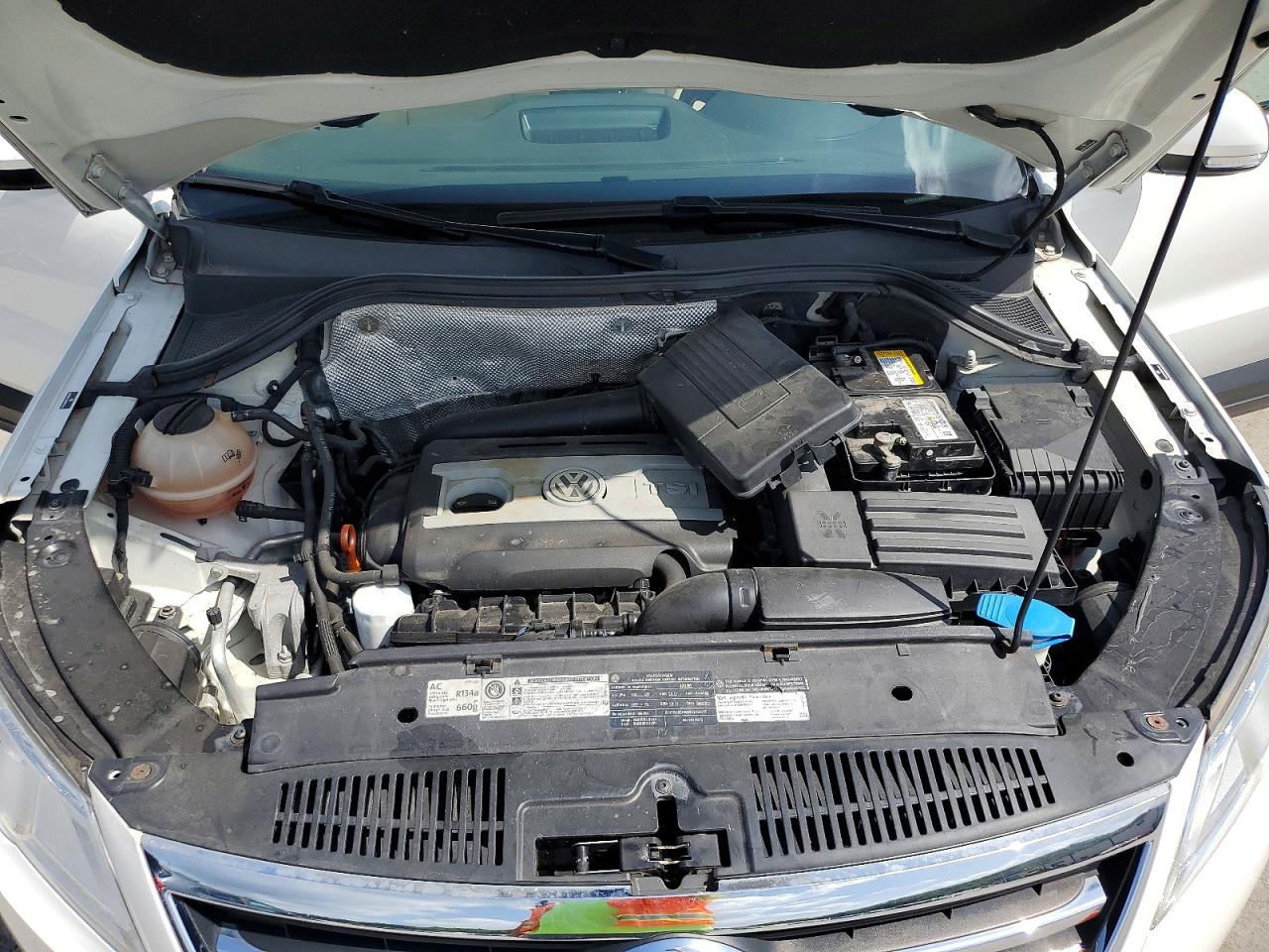 2011 Volkswagen Tiguan S White vin: WVGBV7AX8BW548841