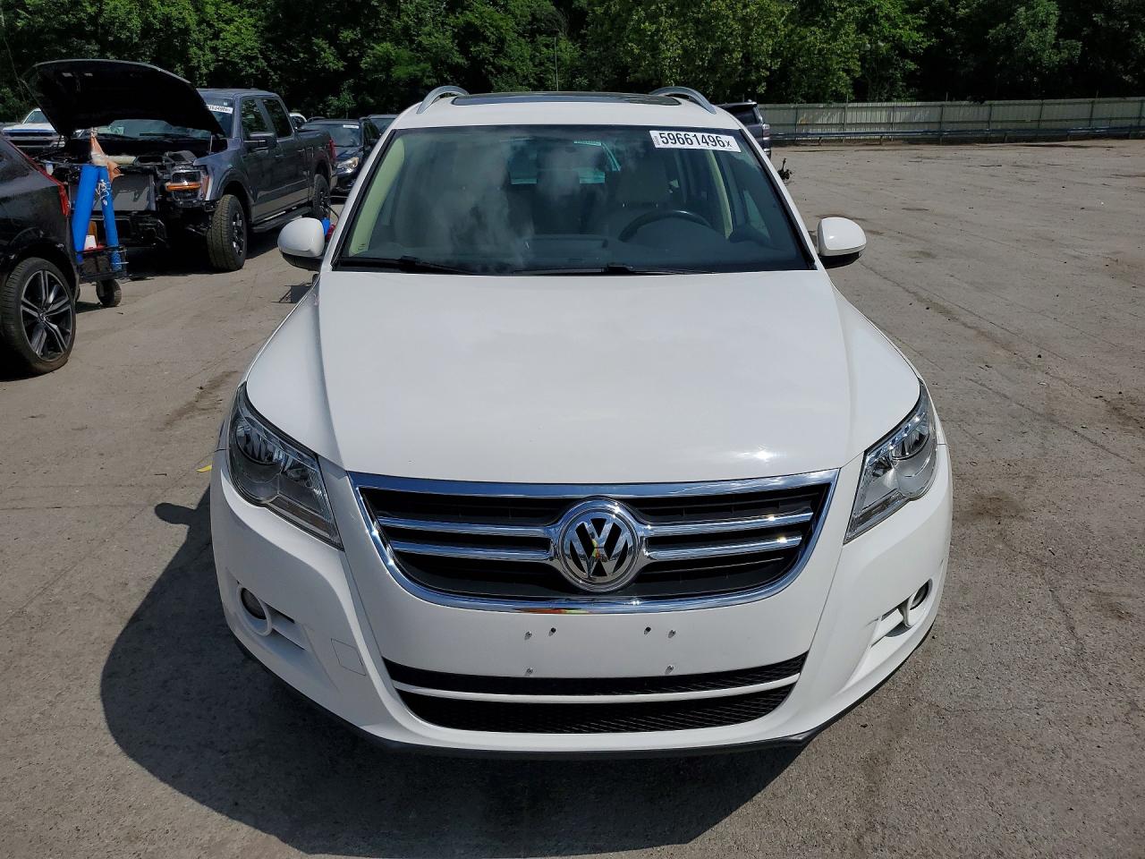 2011 Volkswagen Tiguan S White vin: WVGBV7AX8BW548841