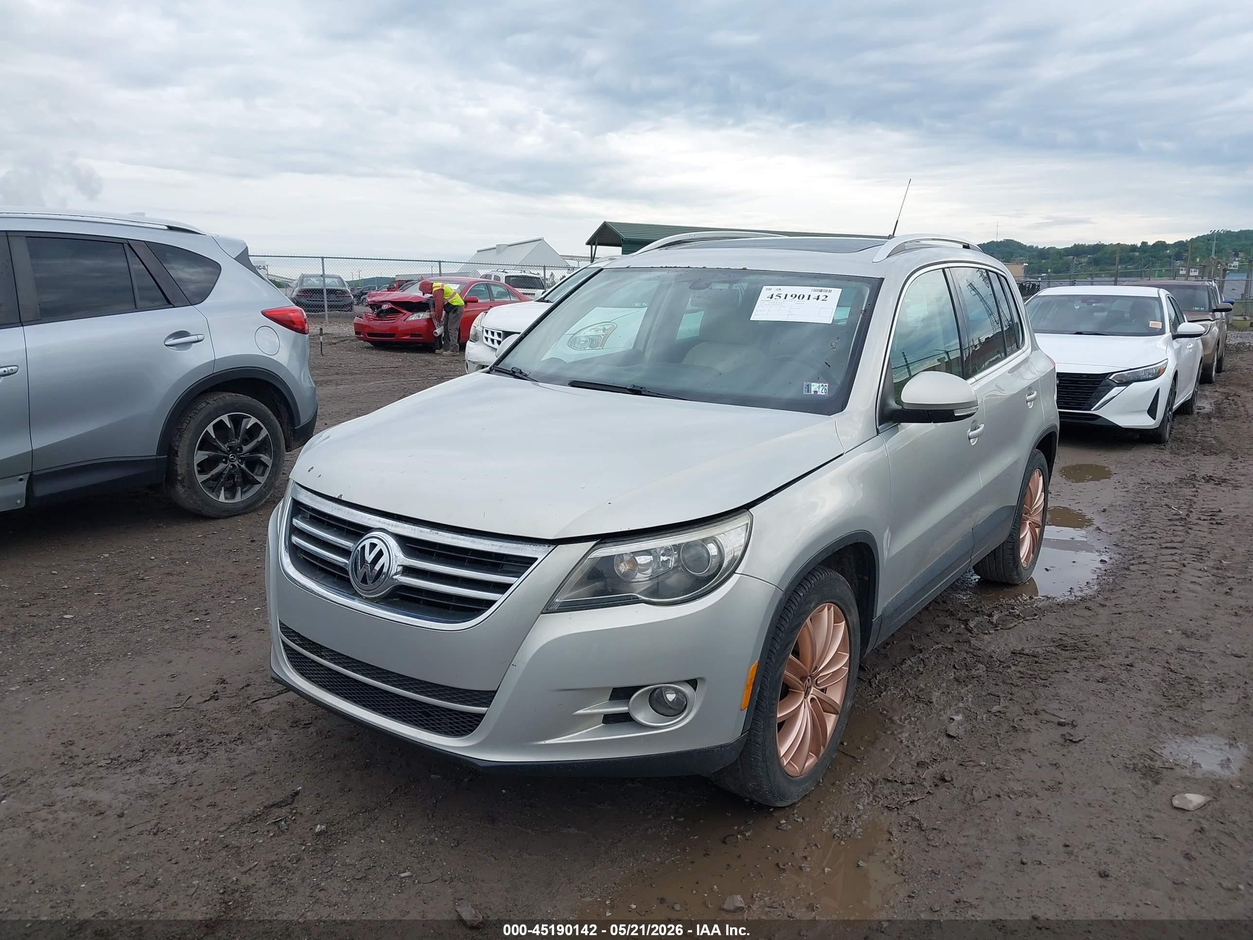 2011 Volkswagen Tiguan Sel Silver vin: WVGBV7AX8BW566353
