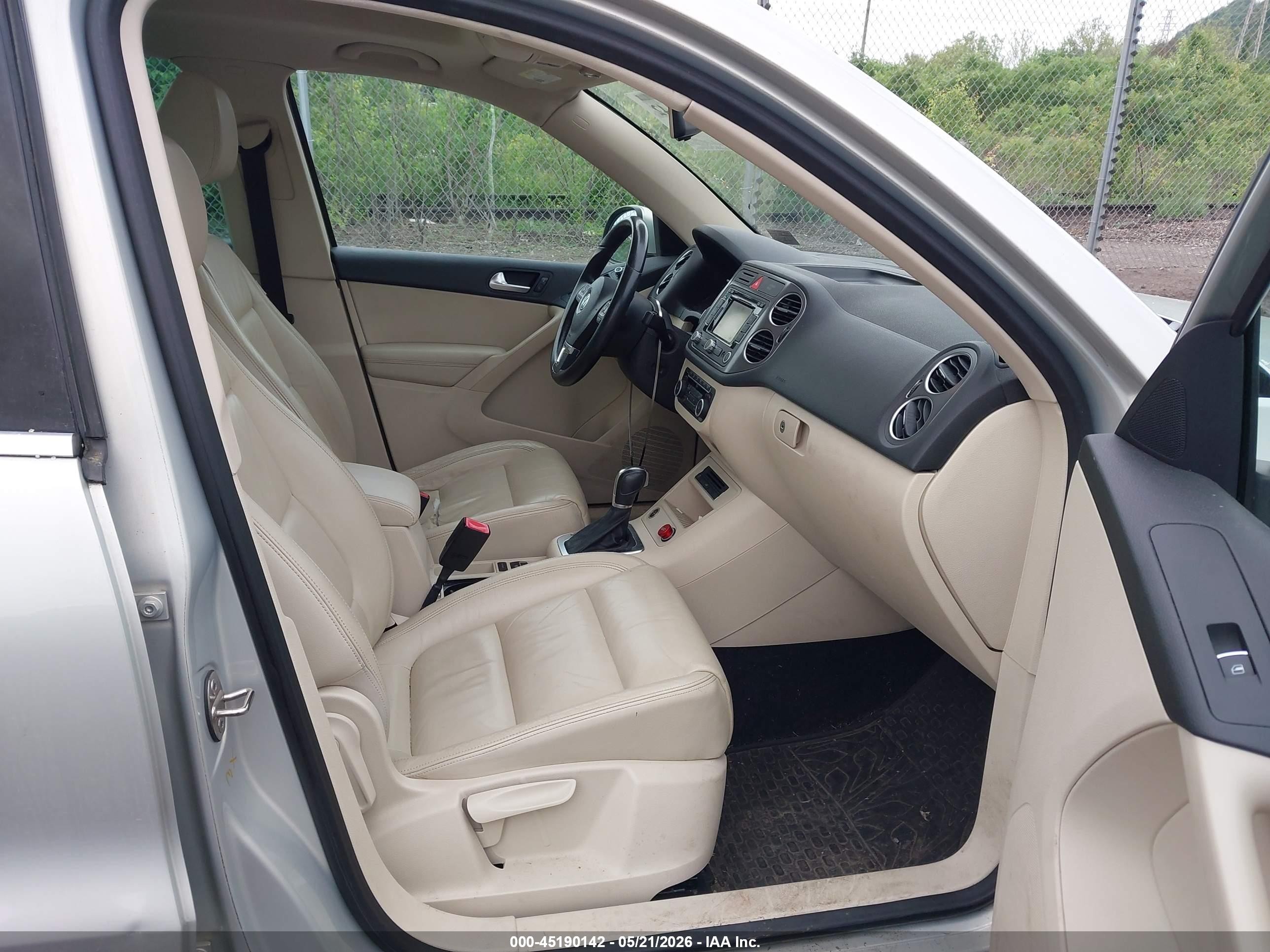 2011 Volkswagen Tiguan Sel Silver vin: WVGBV7AX8BW566353