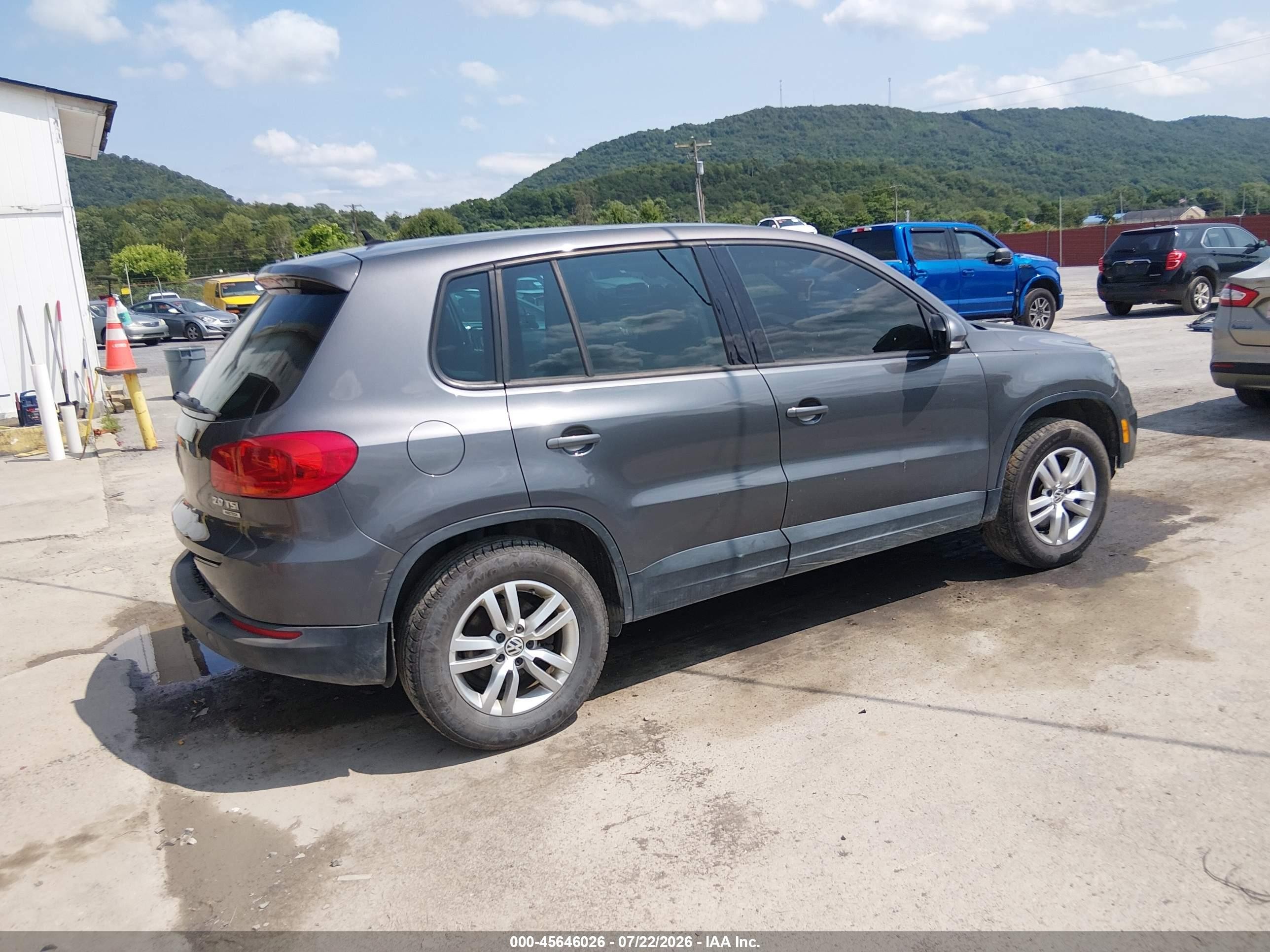 2012 Volkswagen Tiguan S Серый vin: WVGBV7AX8CW089411