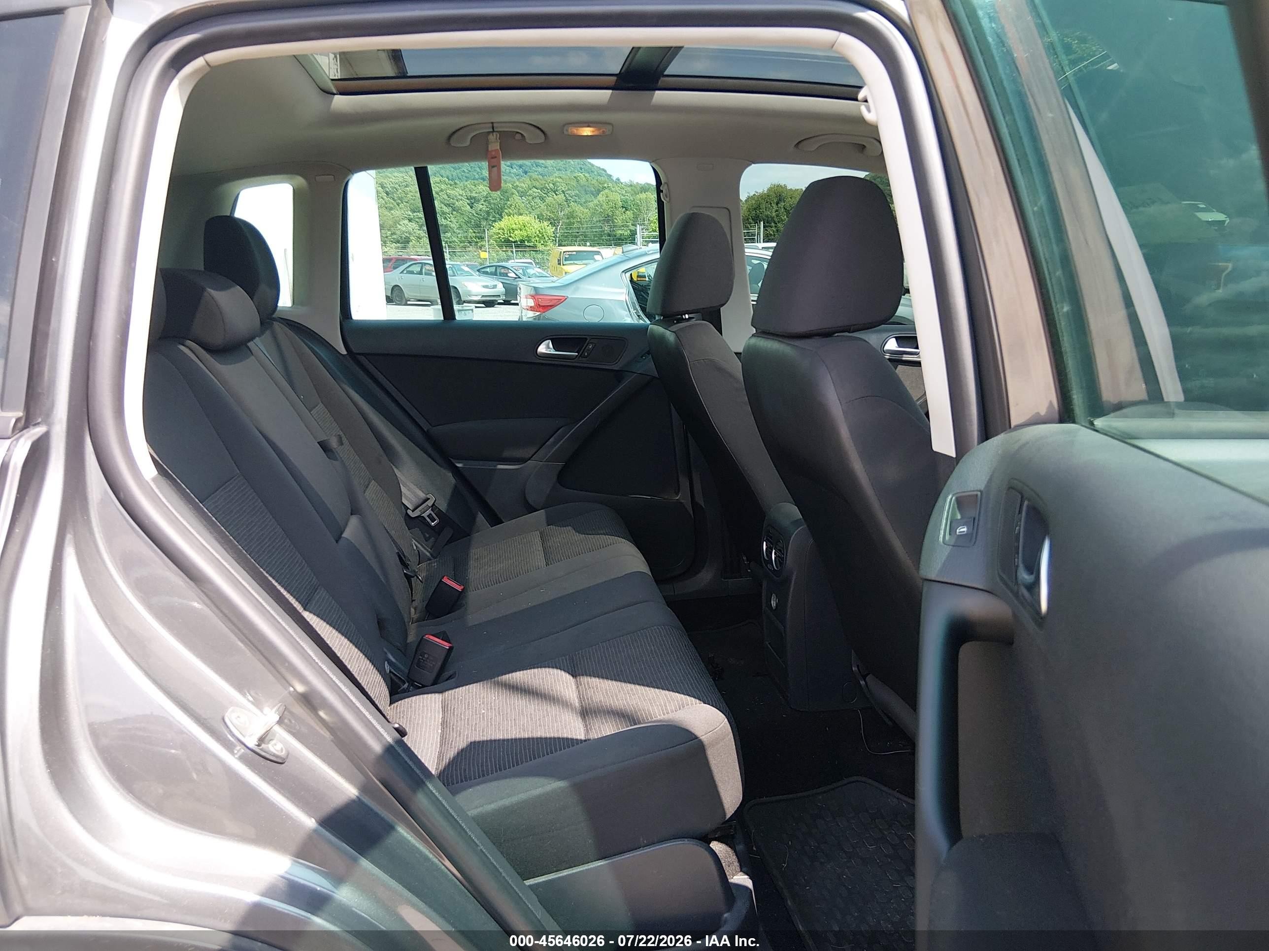 2012 Volkswagen Tiguan S Серый vin: WVGBV7AX8CW089411