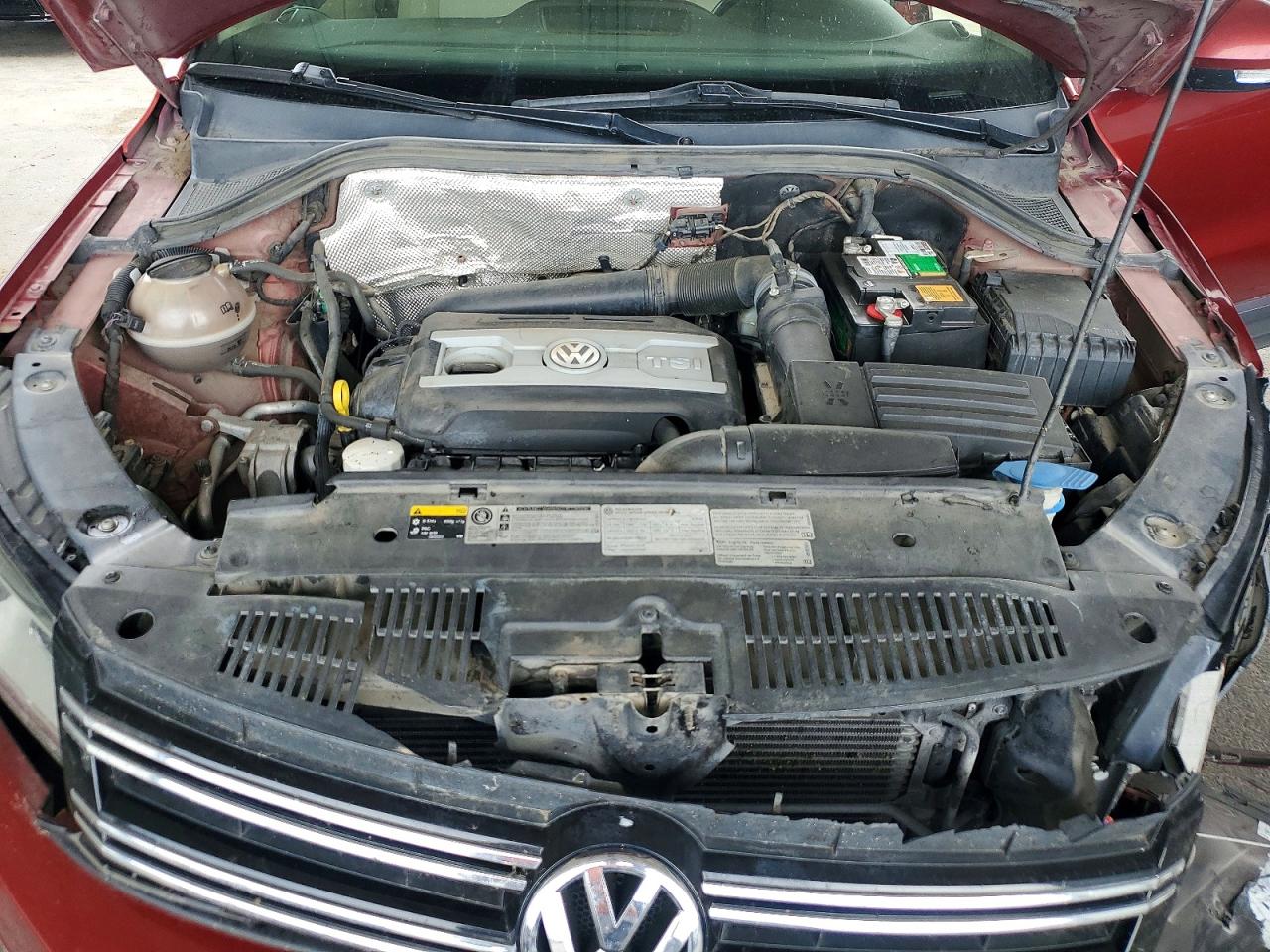2015 Volkswagen Tiguan S Red vin: WVGBV7AX8FW003910