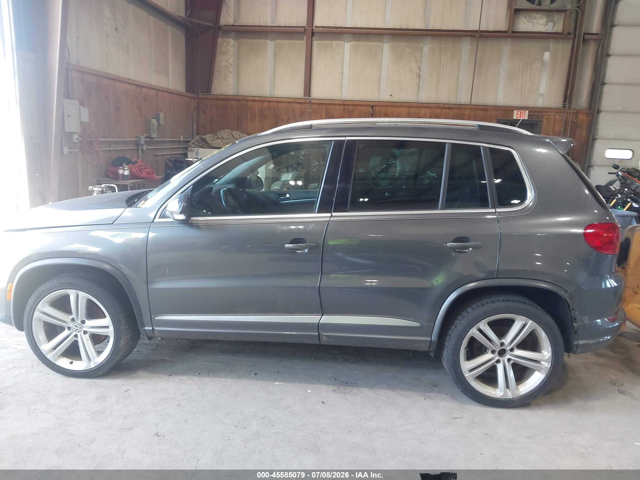 2015 Volkswagen Tiguan R-line Gray vin: WVGBV7AX8FW089199