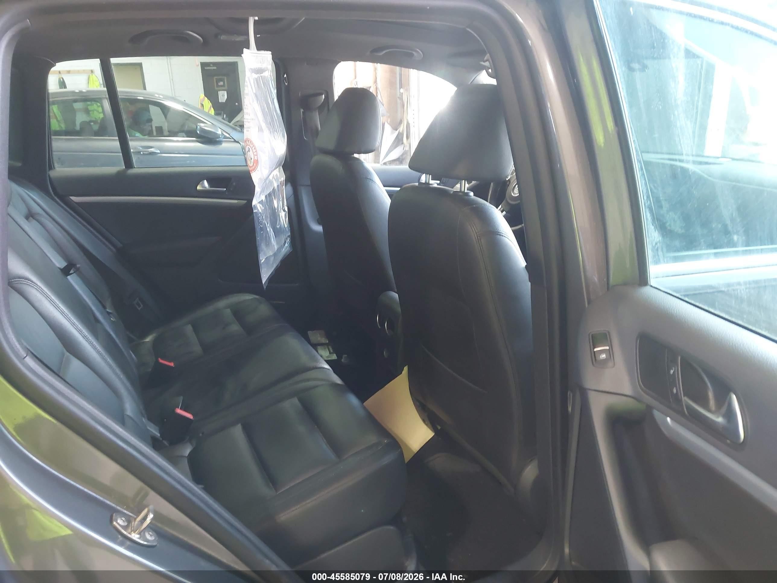 2015 Volkswagen Tiguan R-line Gray vin: WVGBV7AX8FW089199