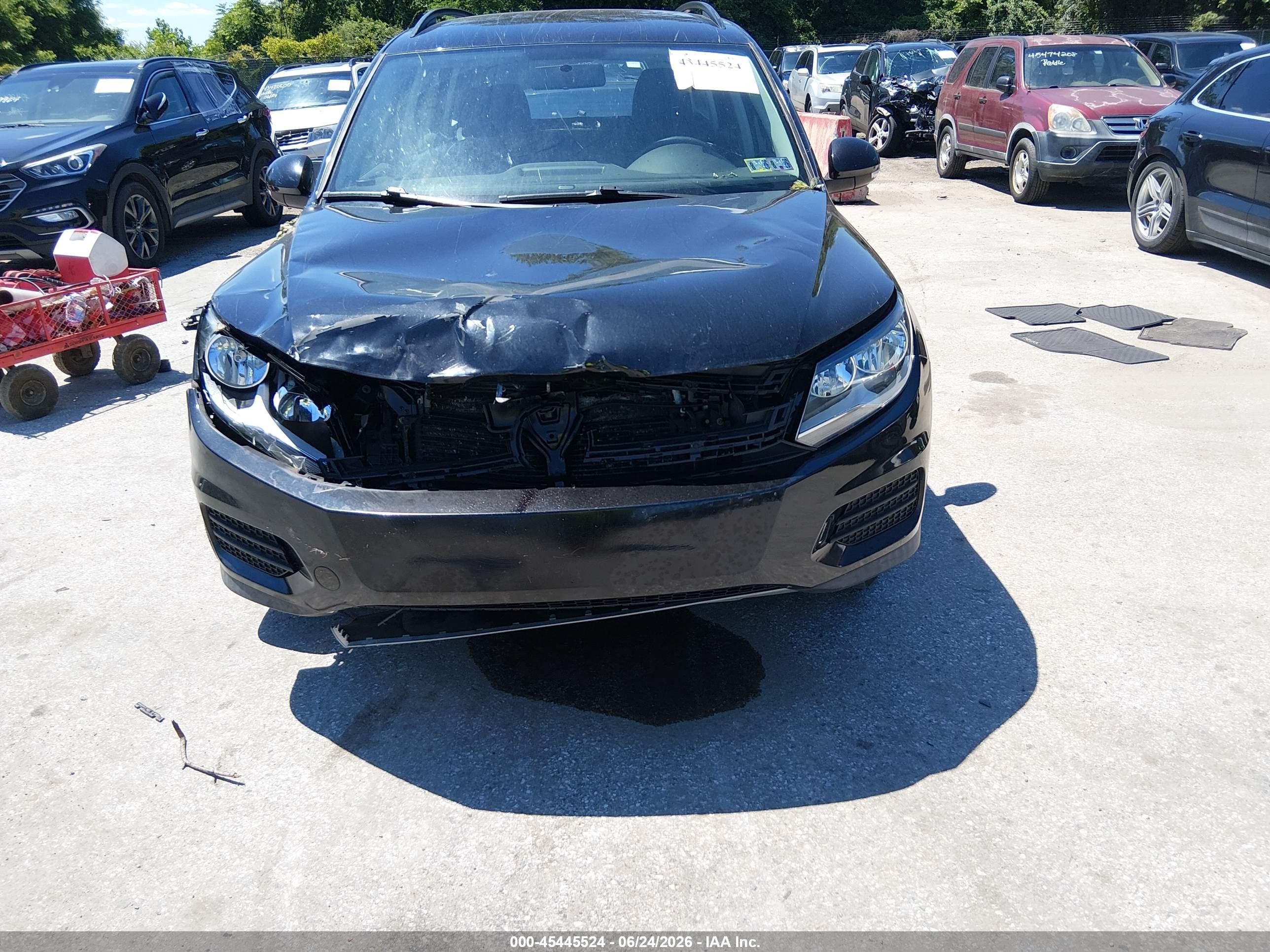2015 Volkswagen Tiguan S Черный vin: WVGBV7AX8FW546187