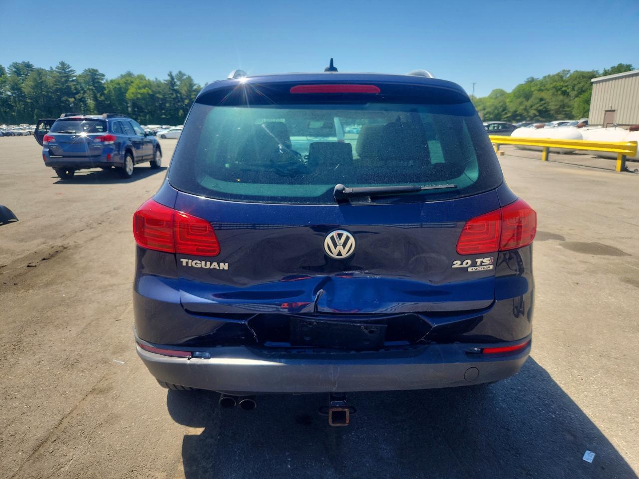 2015 Volkswagen Tiguan S Blue vin: WVGBV7AX8FW563104
