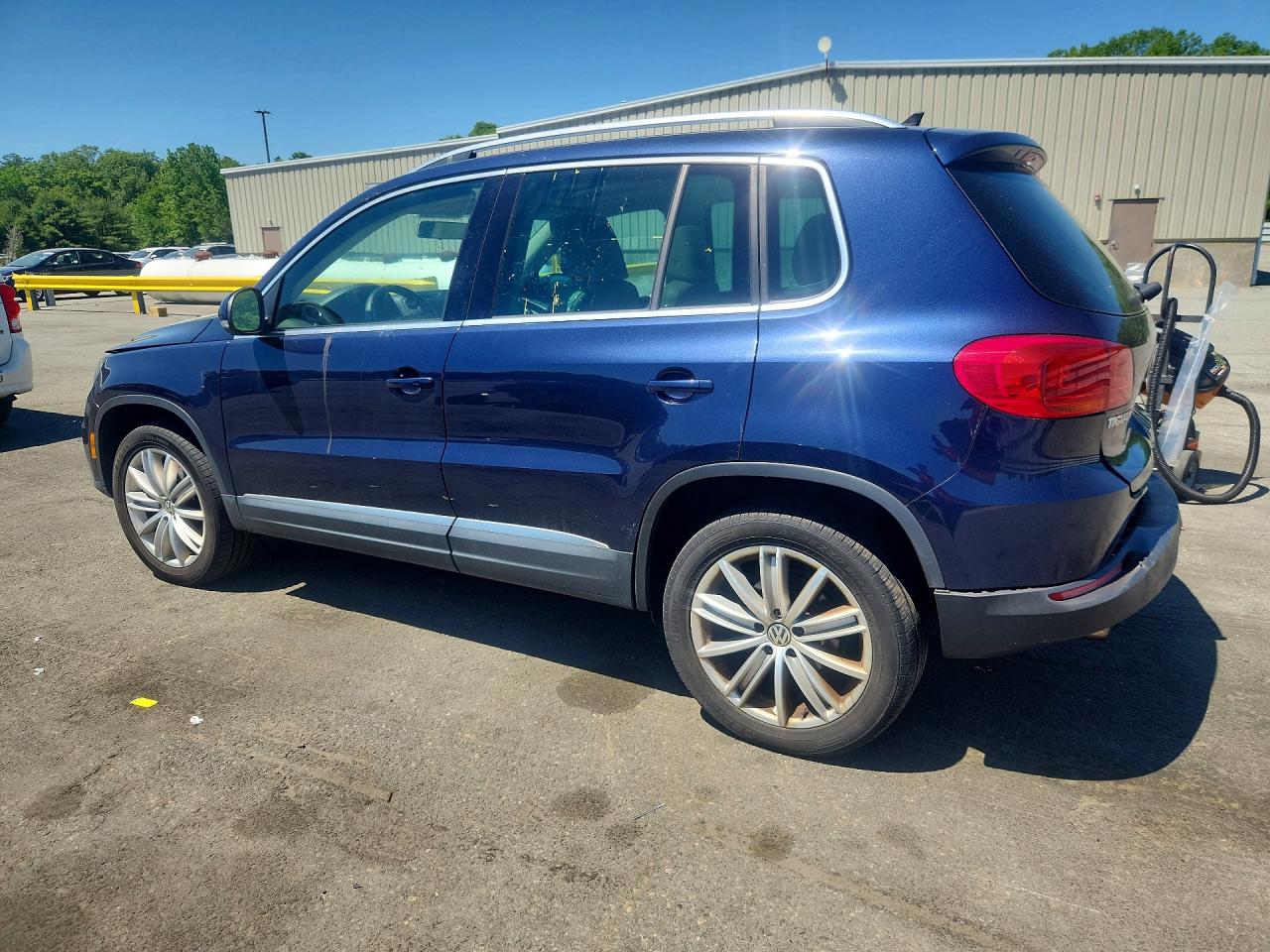 2015 Volkswagen Tiguan S Blue vin: WVGBV7AX8FW563104