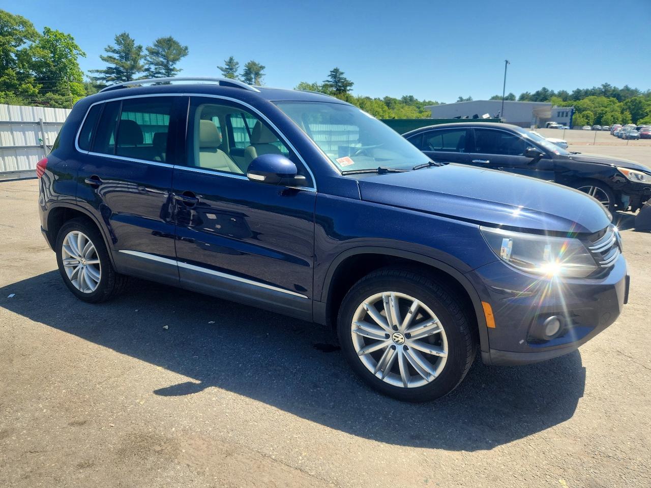 2015 Volkswagen Tiguan S Blue vin: WVGBV7AX8FW563104
