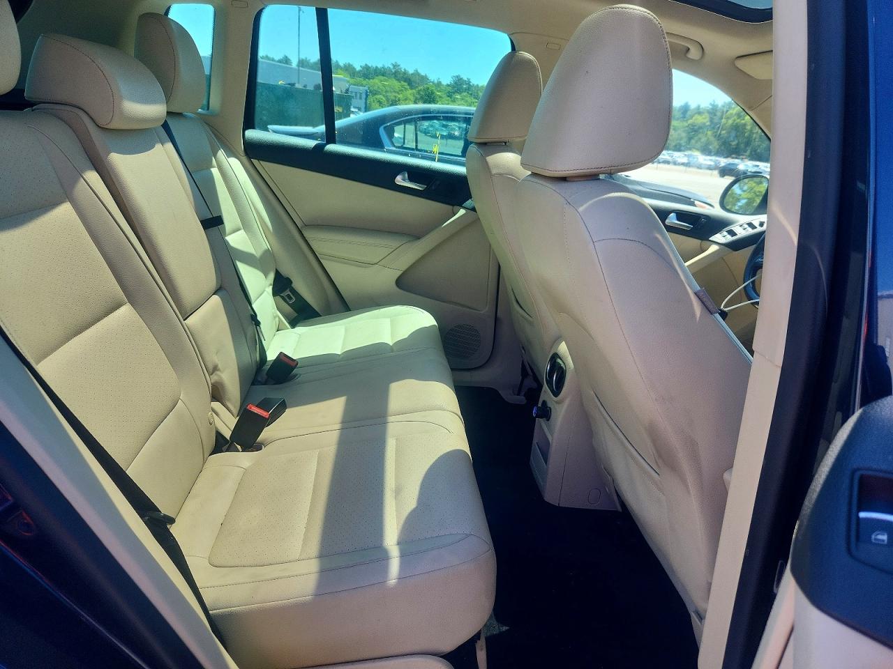 2015 Volkswagen Tiguan S Blue vin: WVGBV7AX8FW563104
