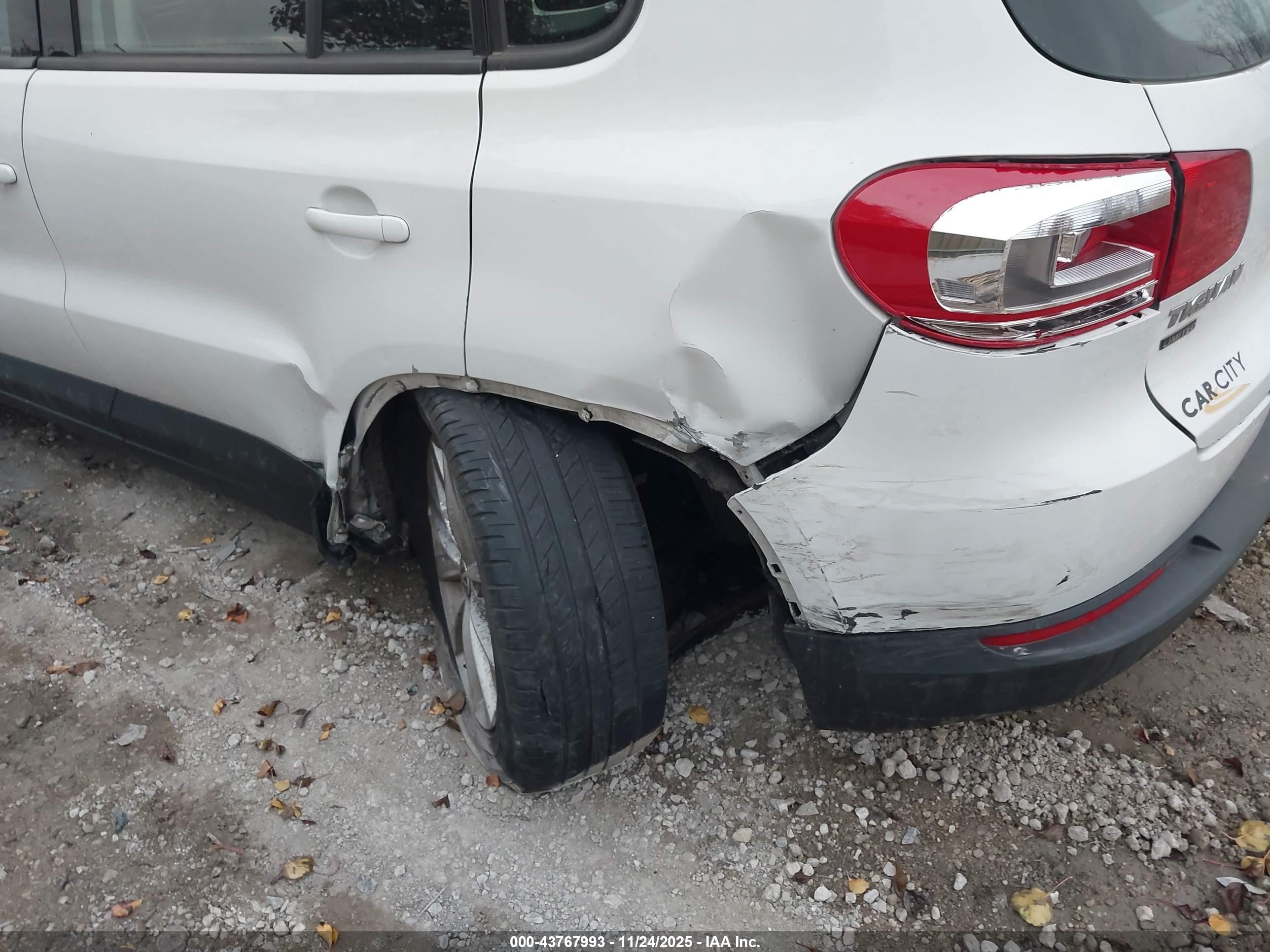 2017 Volkswagen Tiguan 2.0t/2.0t S Белый vin: WVGBV7AX8HK047237
