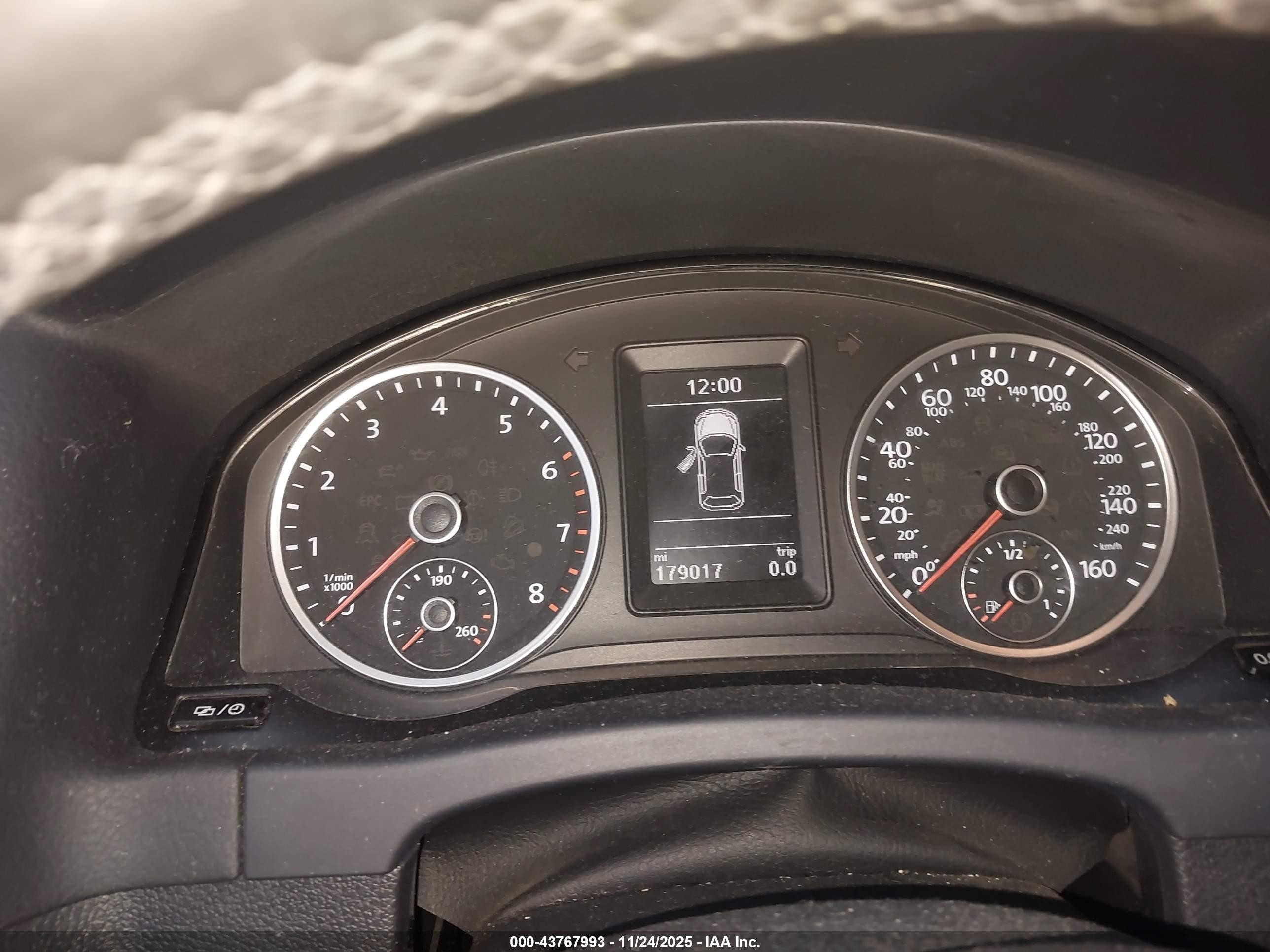 2017 Volkswagen Tiguan 2.0t/2.0t S Белый vin: WVGBV7AX8HK047237