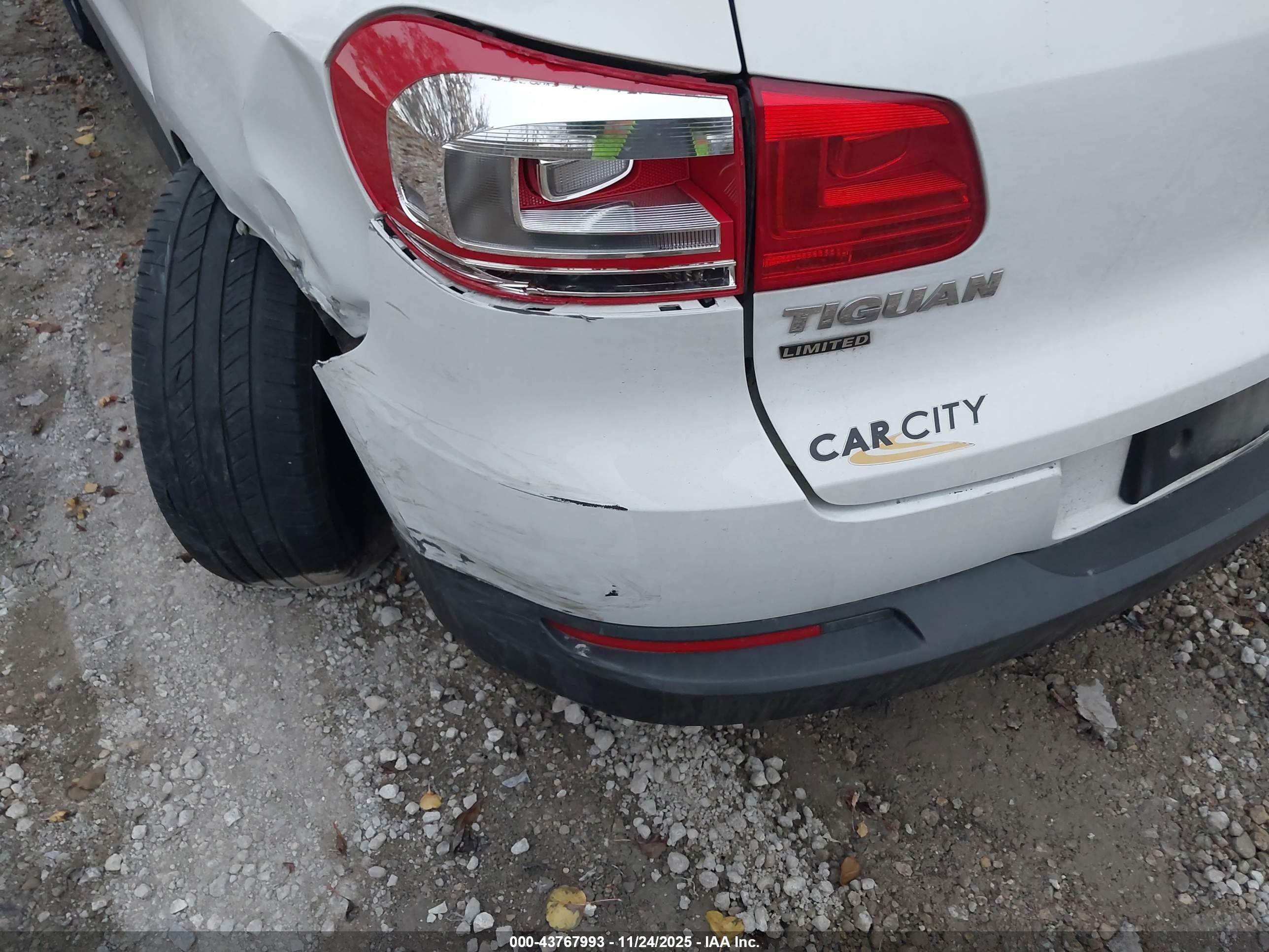 2017 Volkswagen Tiguan 2.0t/2.0t S Белый vin: WVGBV7AX8HK047237