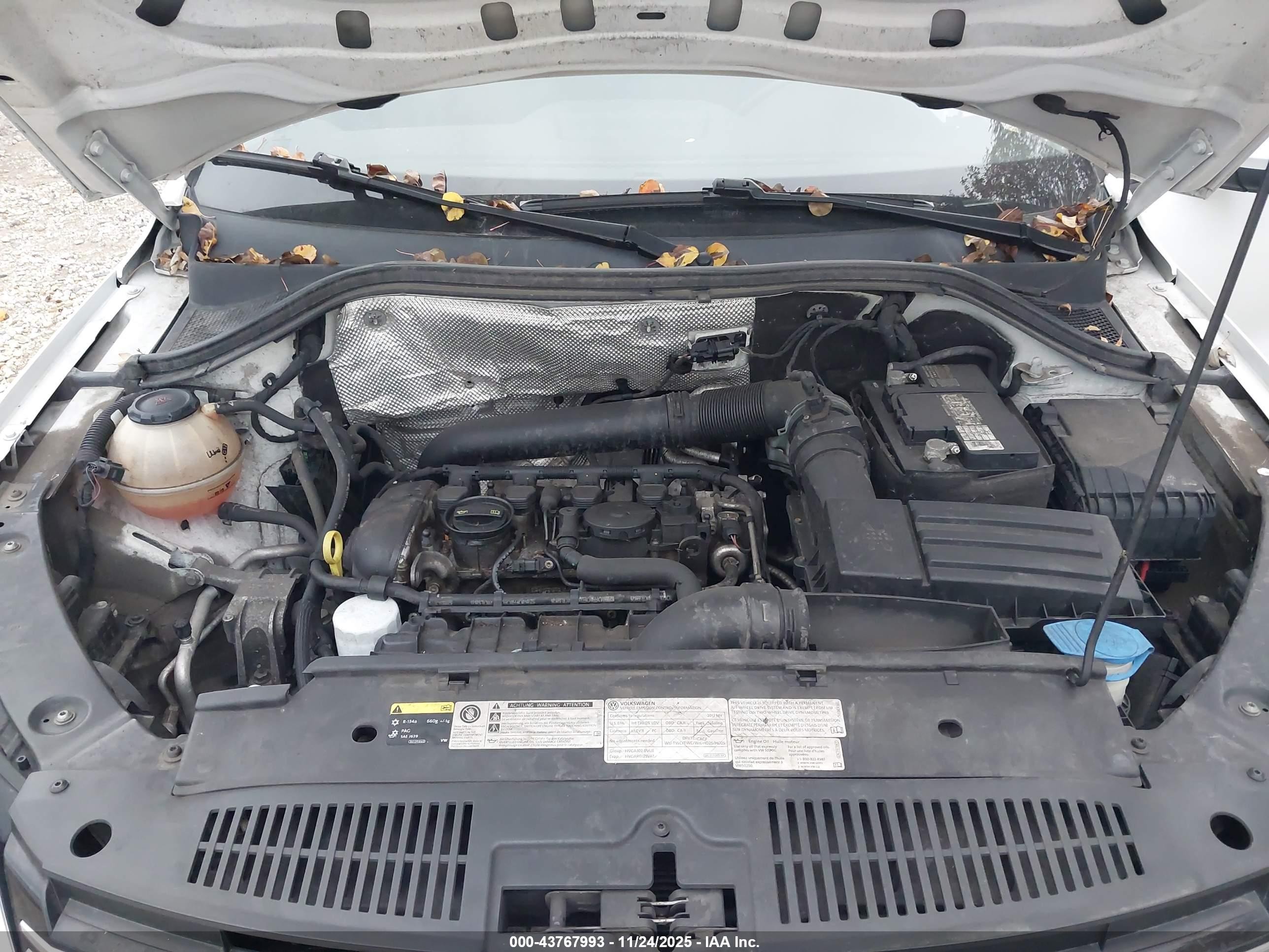 2017 Volkswagen Tiguan 2.0t/2.0t S Белый vin: WVGBV7AX8HK047237