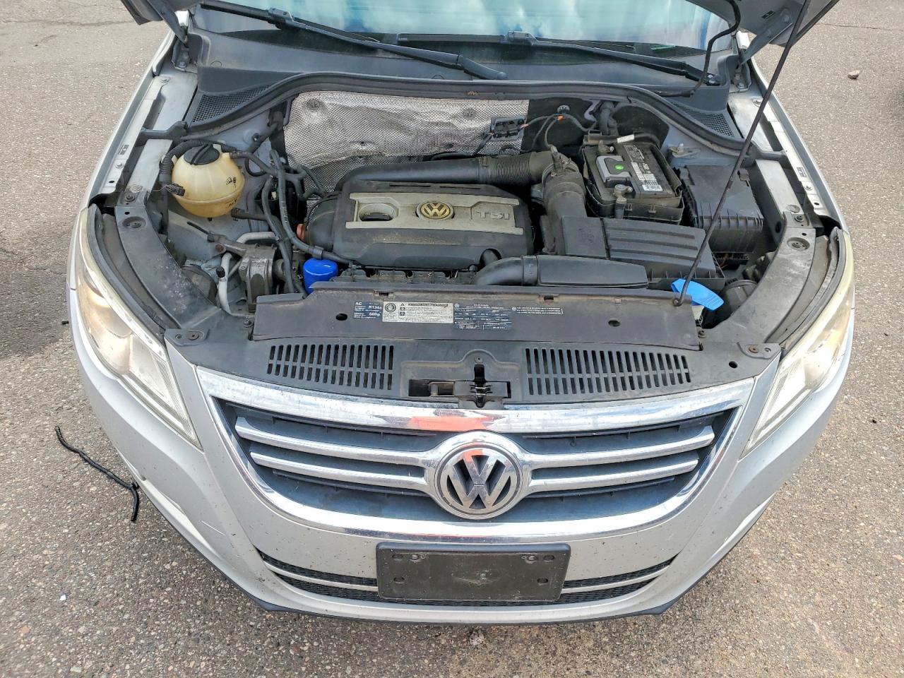 2010 Volkswagen Tiguan Se Silver vin: WVGBV7AX9AW510212