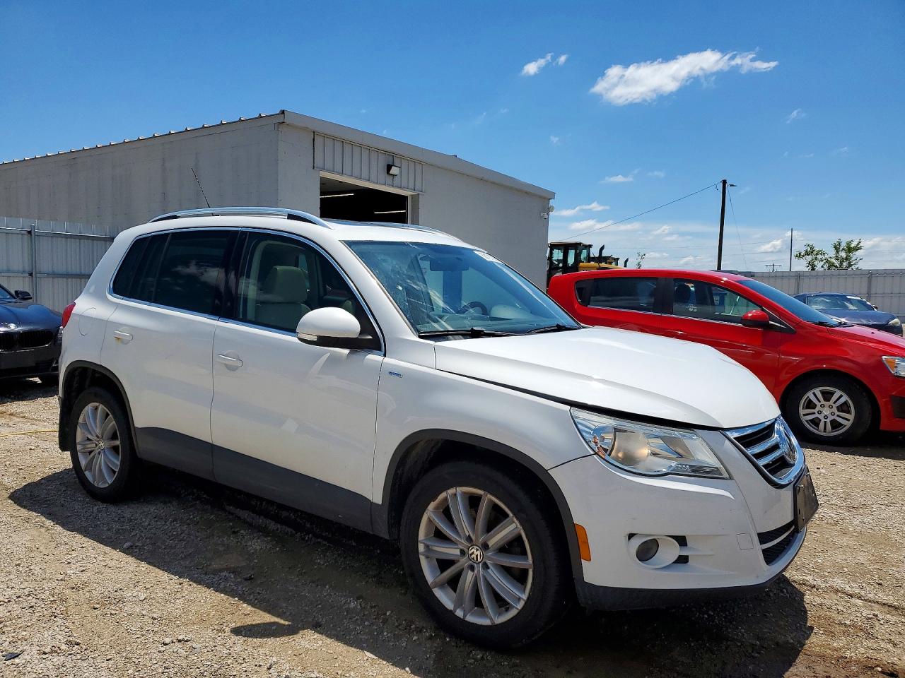 2010 Volkswagen Tiguan Se White vin: WVGBV7AX9AW529004
