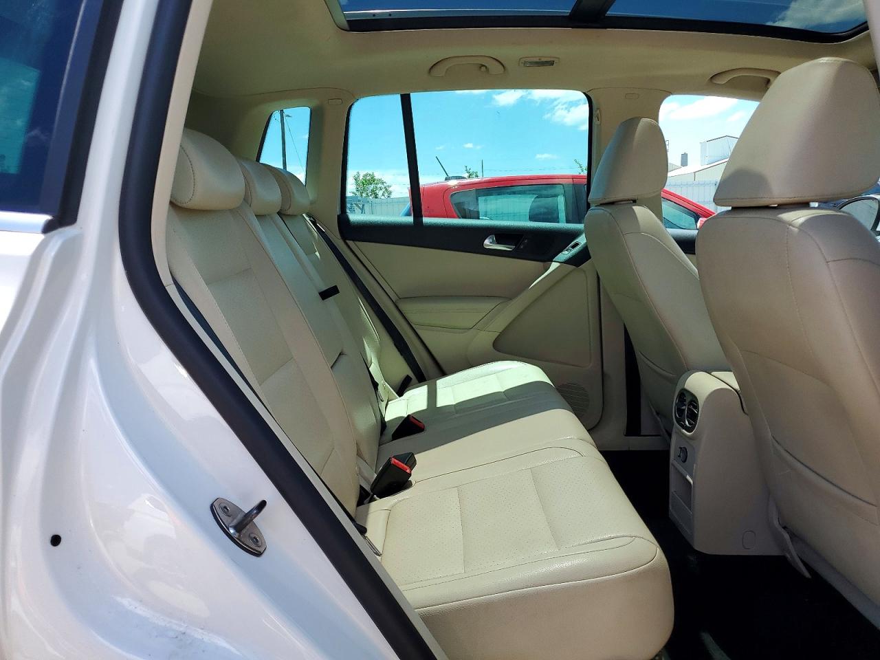 2010 Volkswagen Tiguan Se White vin: WVGBV7AX9AW529004