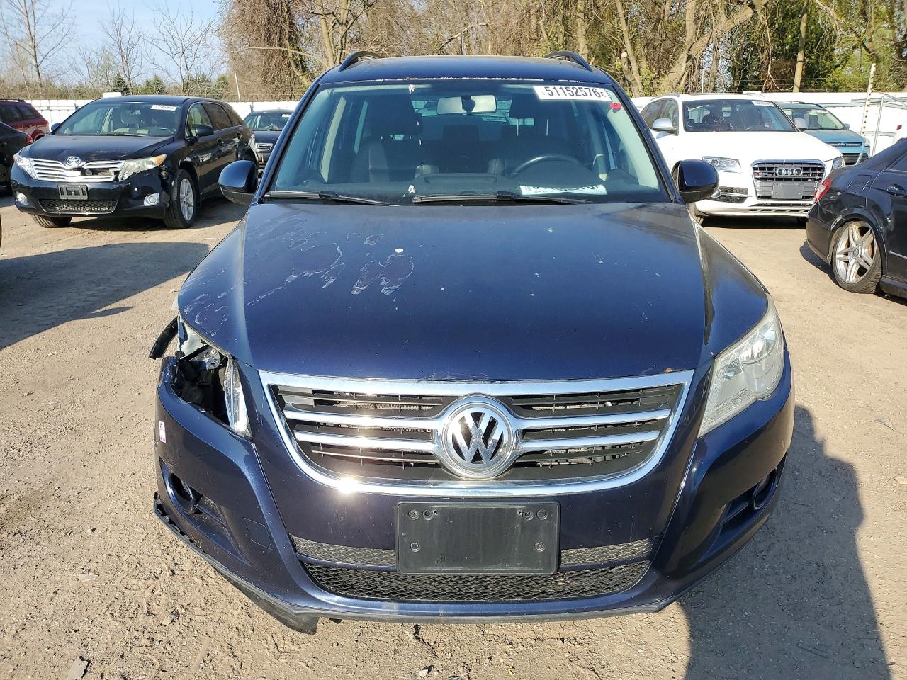 2011 Volkswagen Tiguan S Blue vin: WVGBV7AX9BW504346
