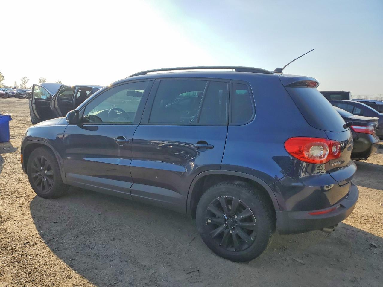 2011 Volkswagen Tiguan S Blue vin: WVGBV7AX9BW504346