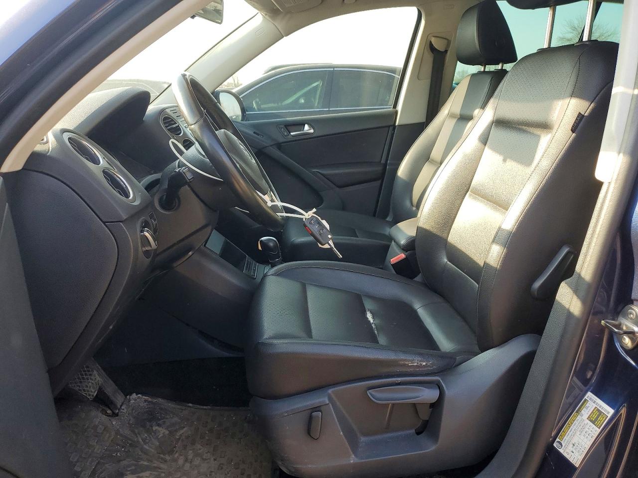 2011 Volkswagen Tiguan S Blue vin: WVGBV7AX9BW504346