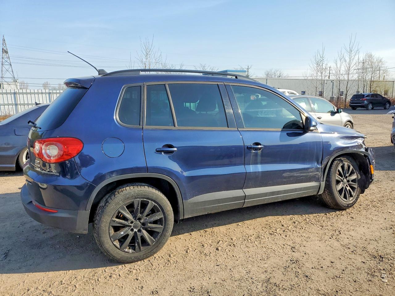 2011 Volkswagen Tiguan S Blue vin: WVGBV7AX9BW504346