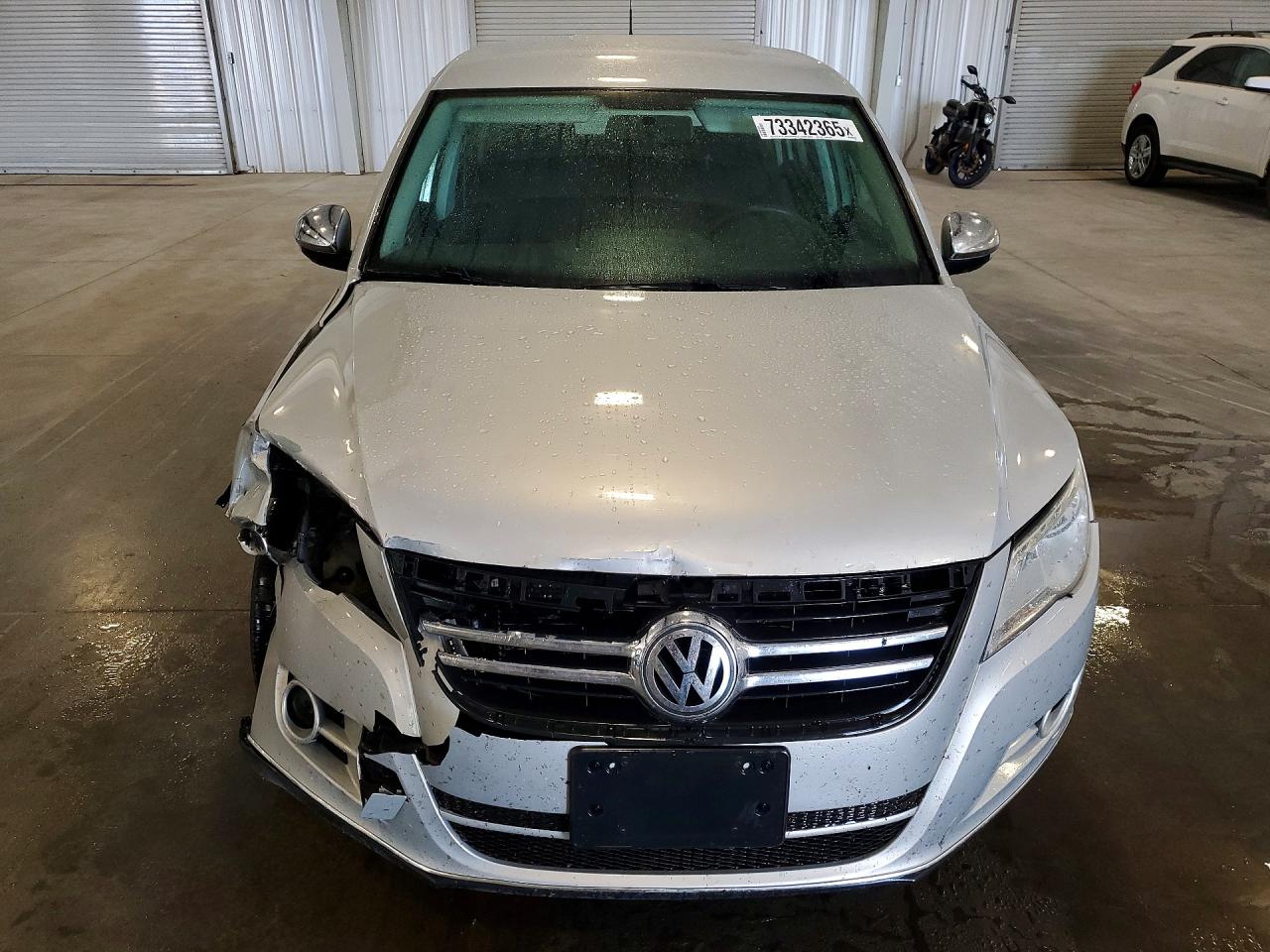 2011 Volkswagen Tiguan S Silver vin: WVGBV7AX9BW506856