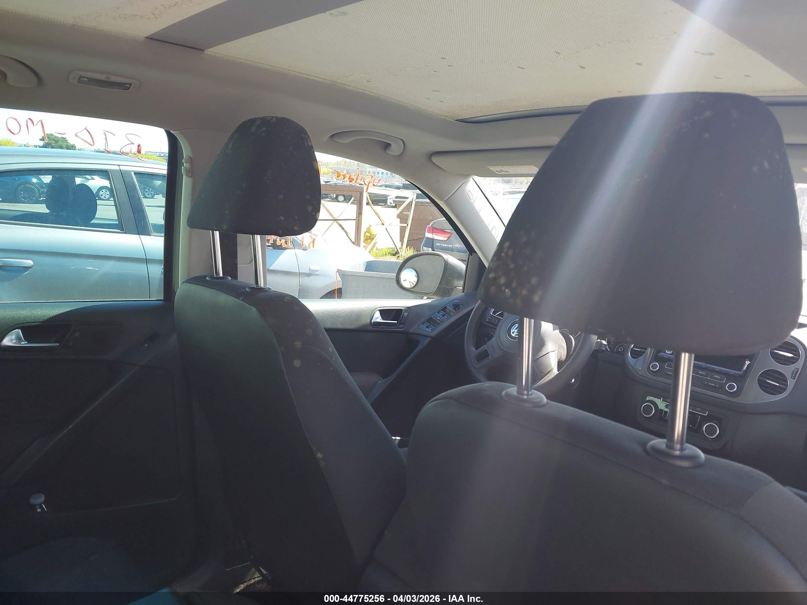 2012 Volkswagen Tiguan S Серый vin: WVGBV7AX9CW090230