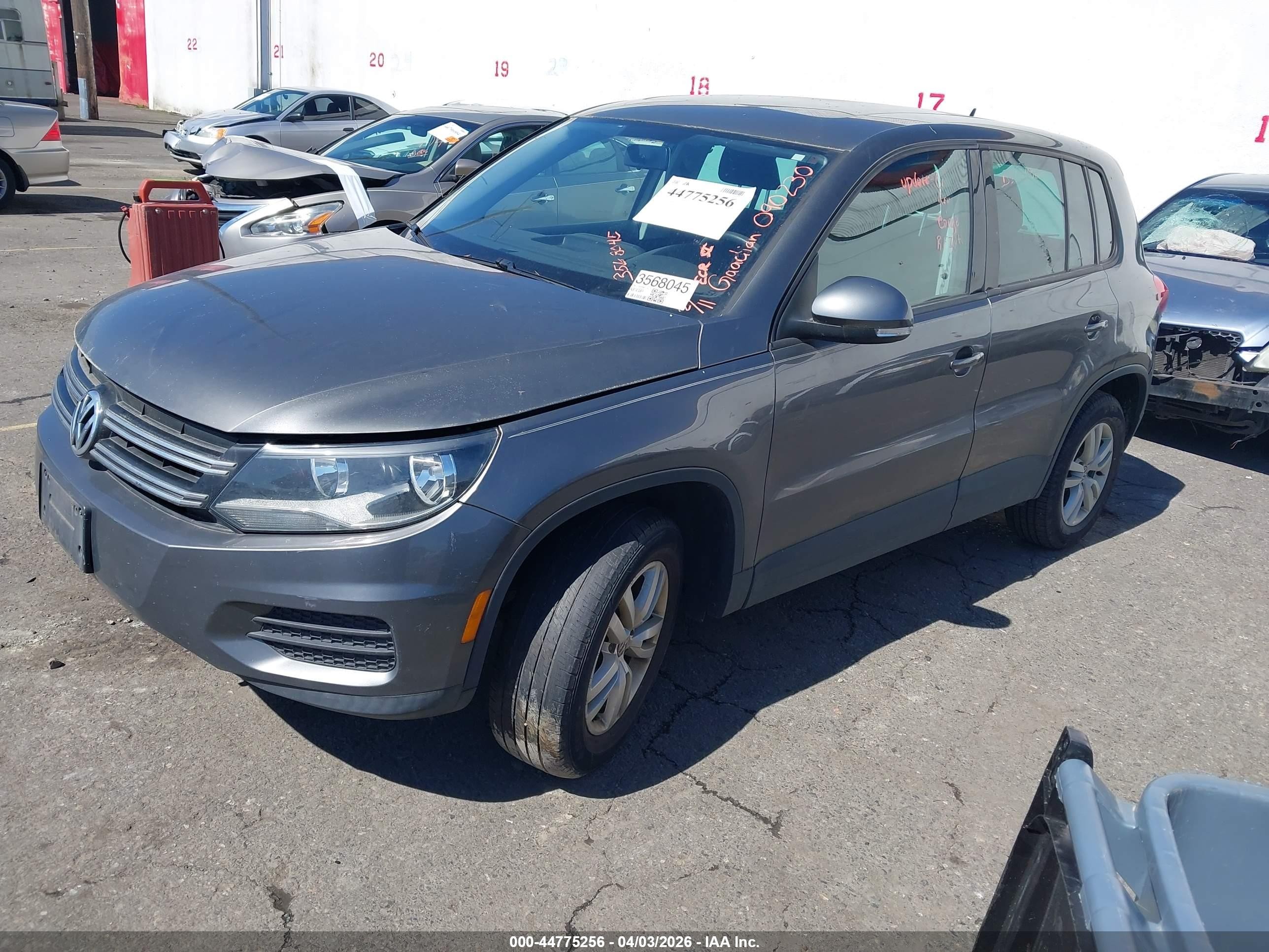 2012 Volkswagen Tiguan S Серый vin: WVGBV7AX9CW090230
