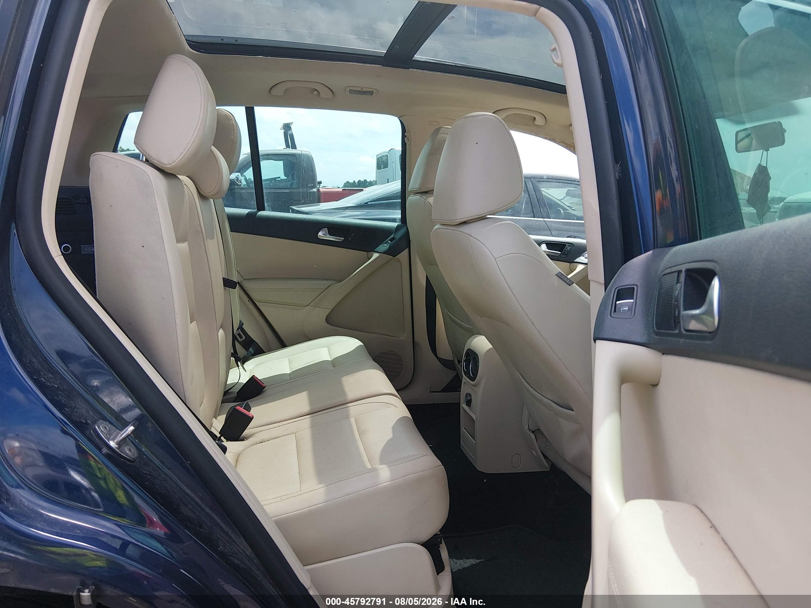 2012 Volkswagen Tiguan Se Dark Blue vin: WVGBV7AX9CW588427