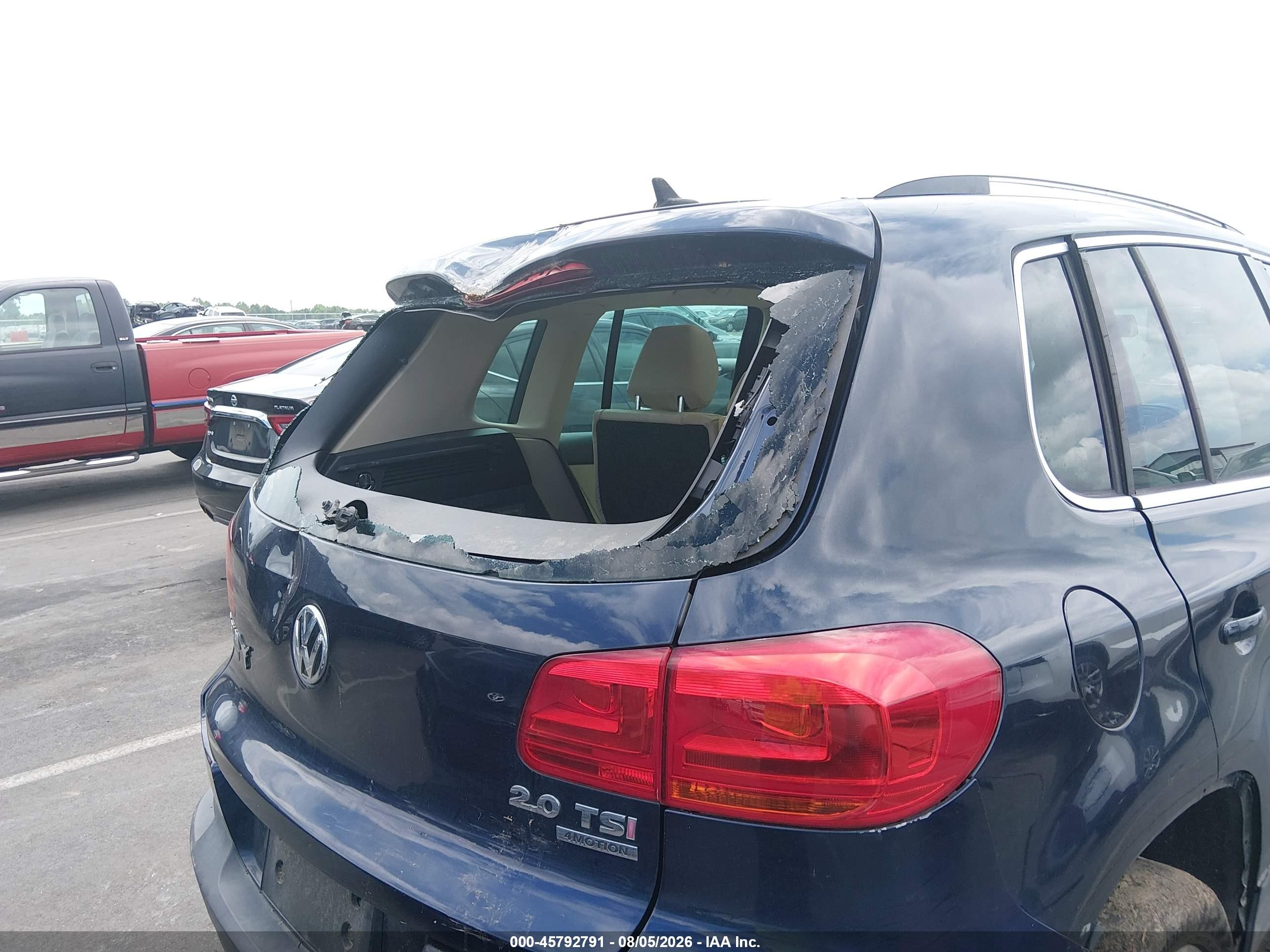 2012 Volkswagen Tiguan Se Dark Blue vin: WVGBV7AX9CW588427