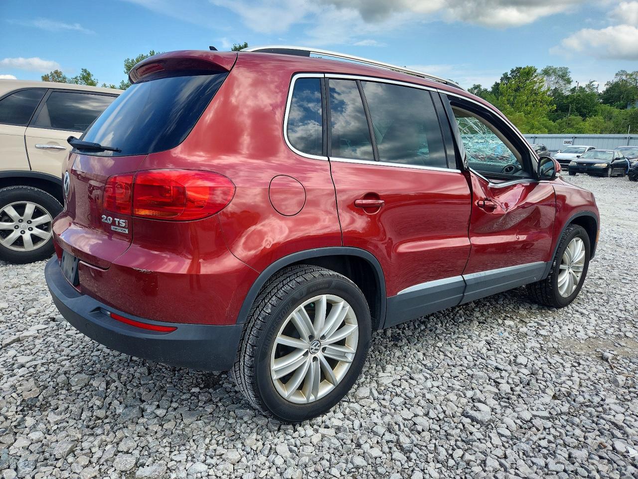 2015 Volkswagen Tiguan S Red vin: WVGBV7AX9FW109203