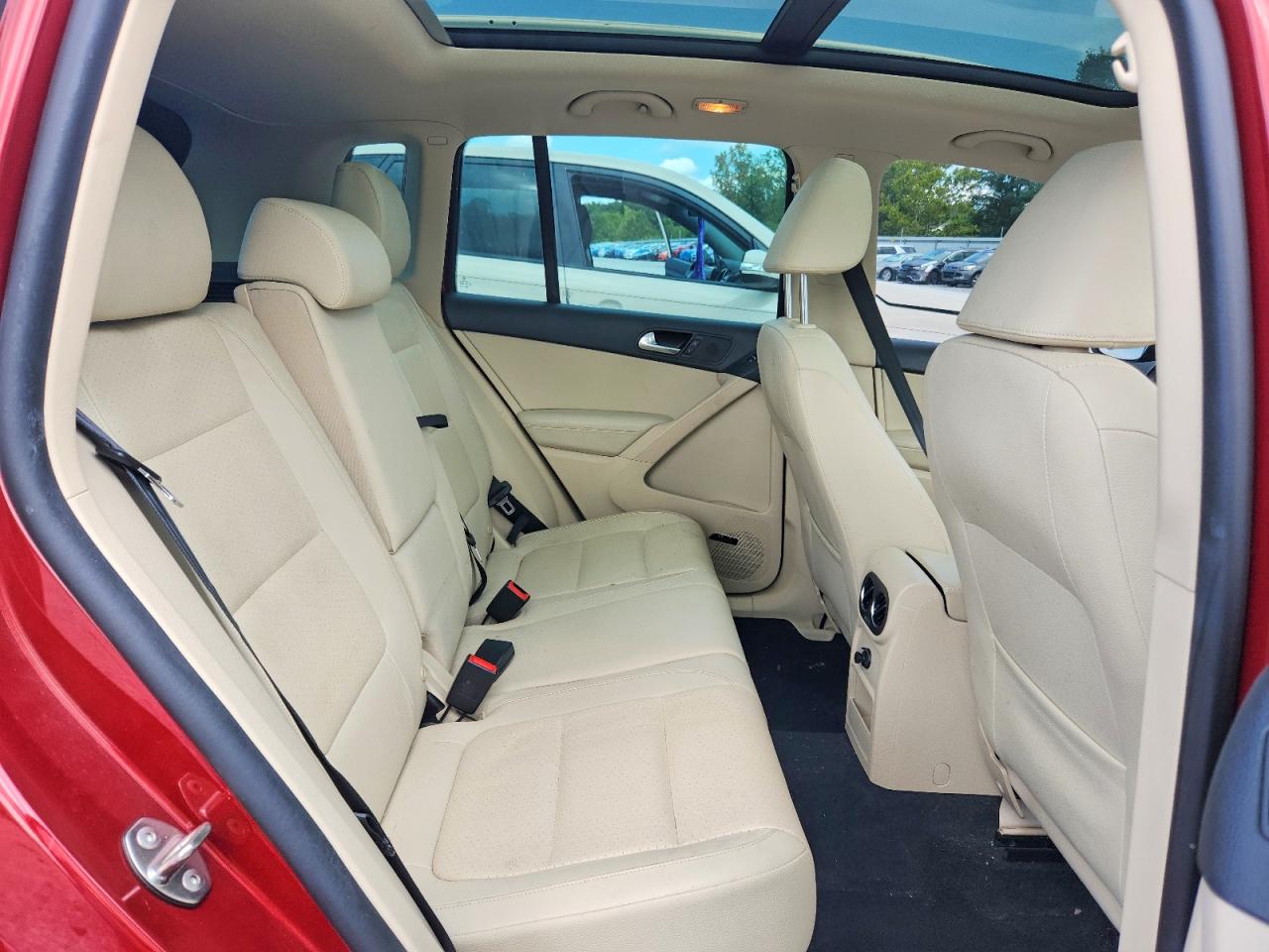 2015 Volkswagen Tiguan S Red vin: WVGBV7AX9FW109203