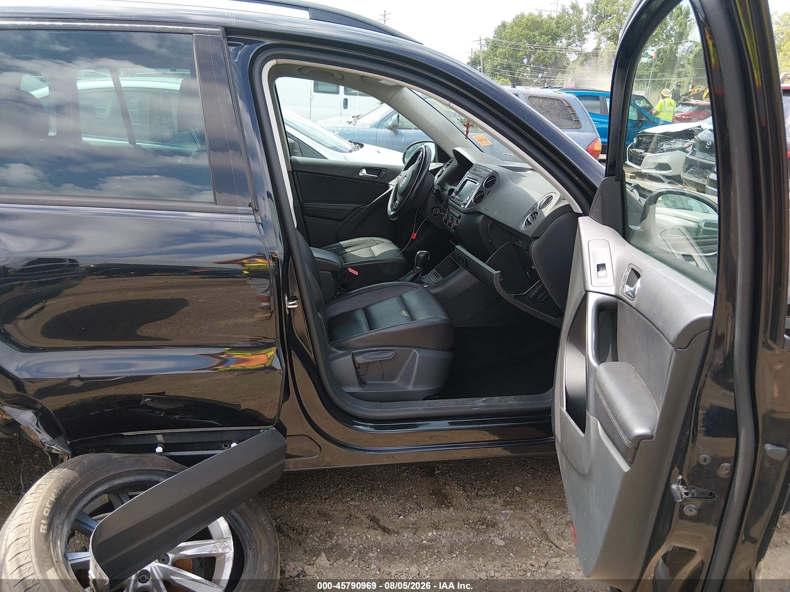 2015 Volkswagen Tiguan Se Black vin: WVGBV7AX9FW522707