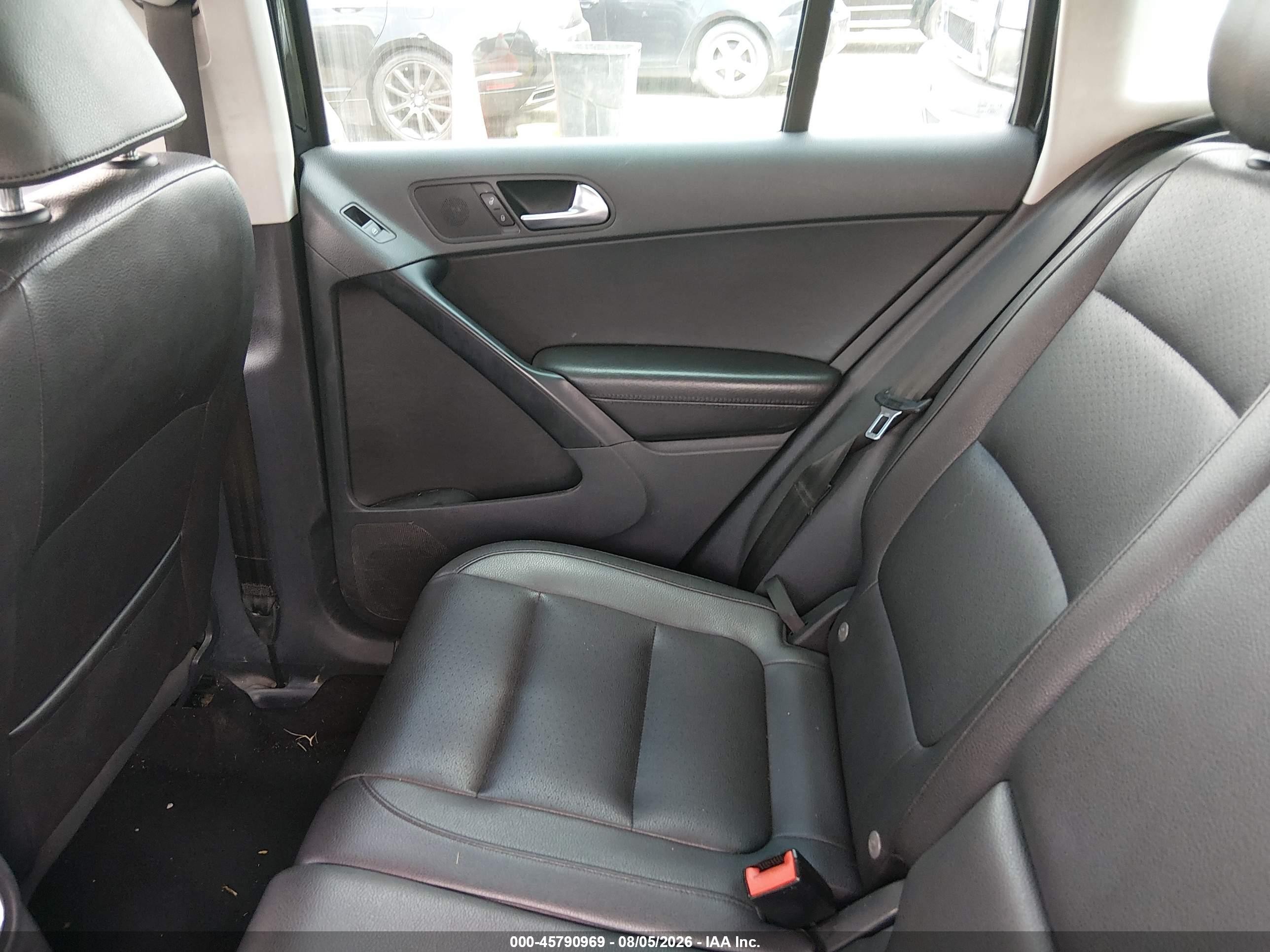 2015 Volkswagen Tiguan Se Black vin: WVGBV7AX9FW522707