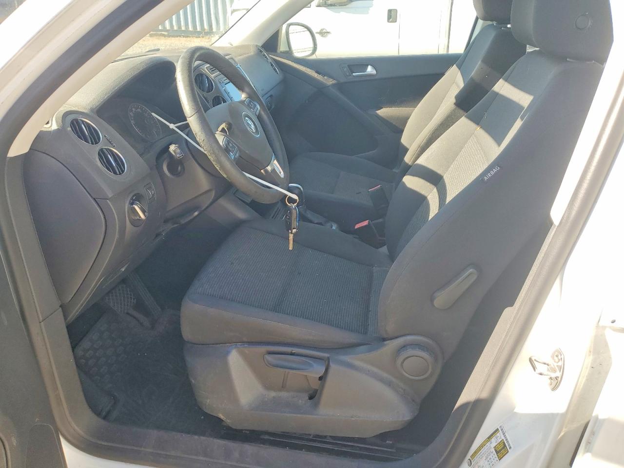 2015 Volkswagen Tiguan S White vin: WVGBV7AX9FW539085
