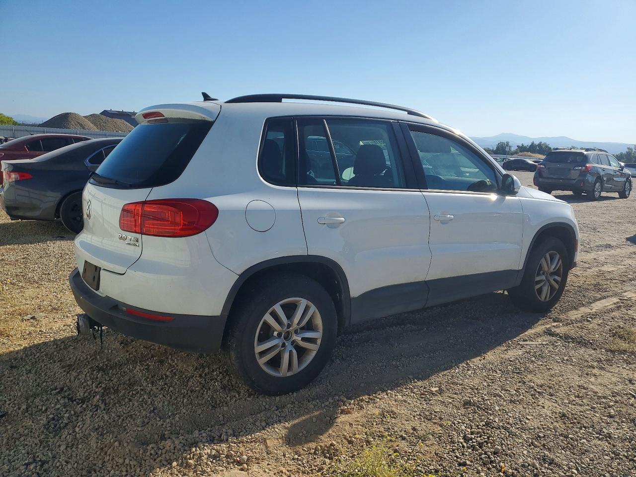 2015 Volkswagen Tiguan S White vin: WVGBV7AX9FW539085