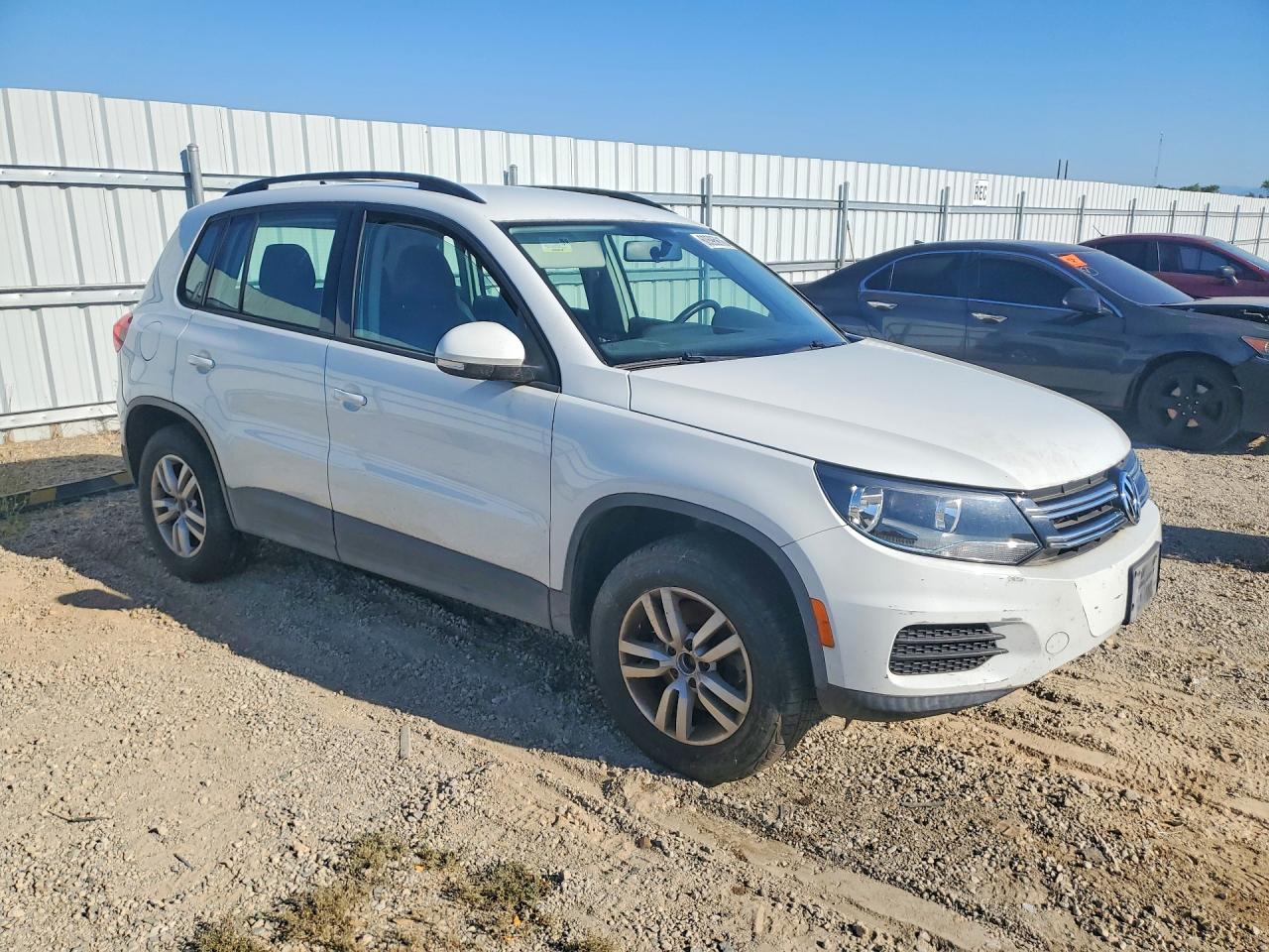 2015 Volkswagen Tiguan S White vin: WVGBV7AX9FW539085