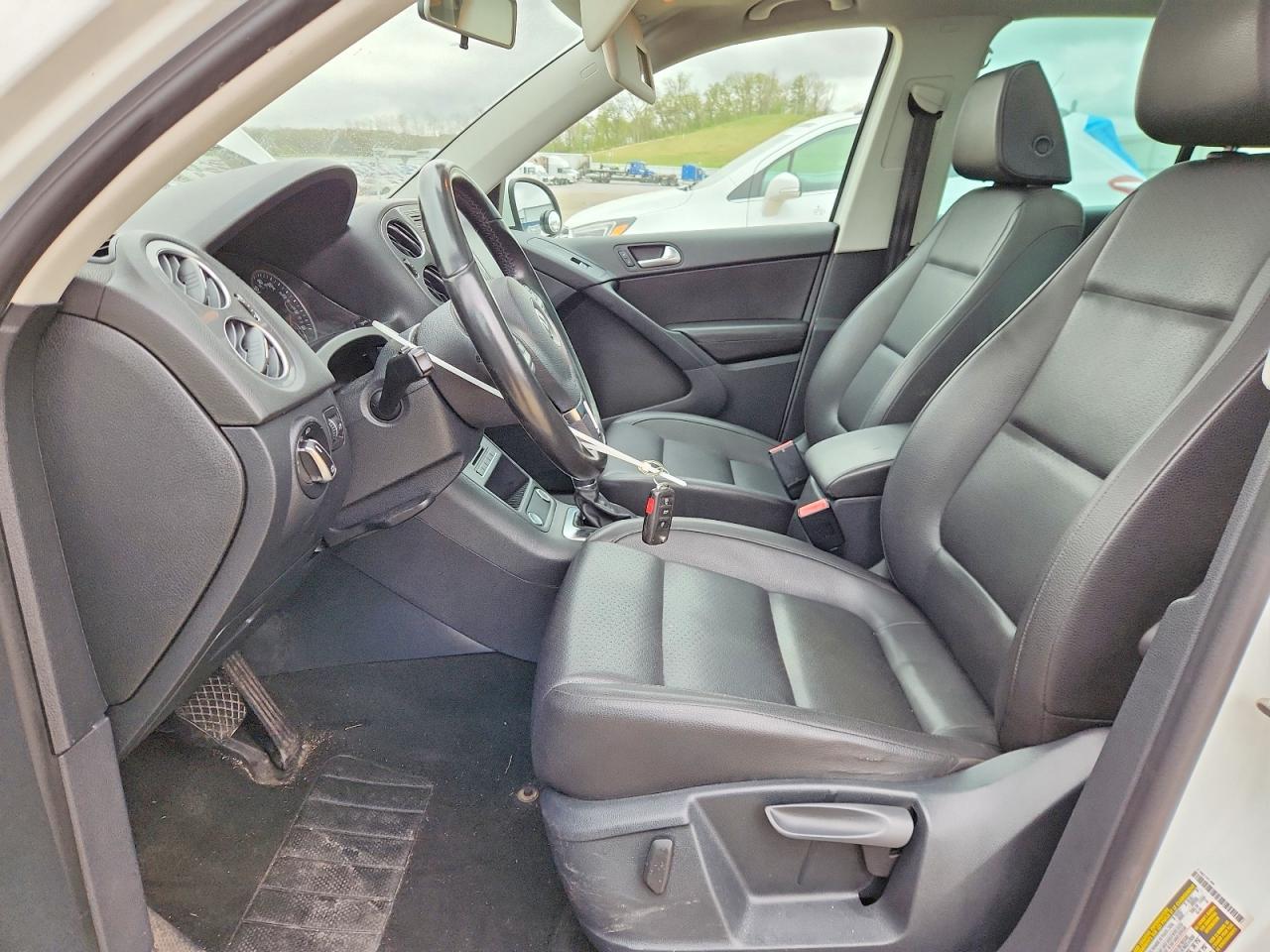 2015 Volkswagen Tiguan S White vin: WVGBV7AX9FW579635
