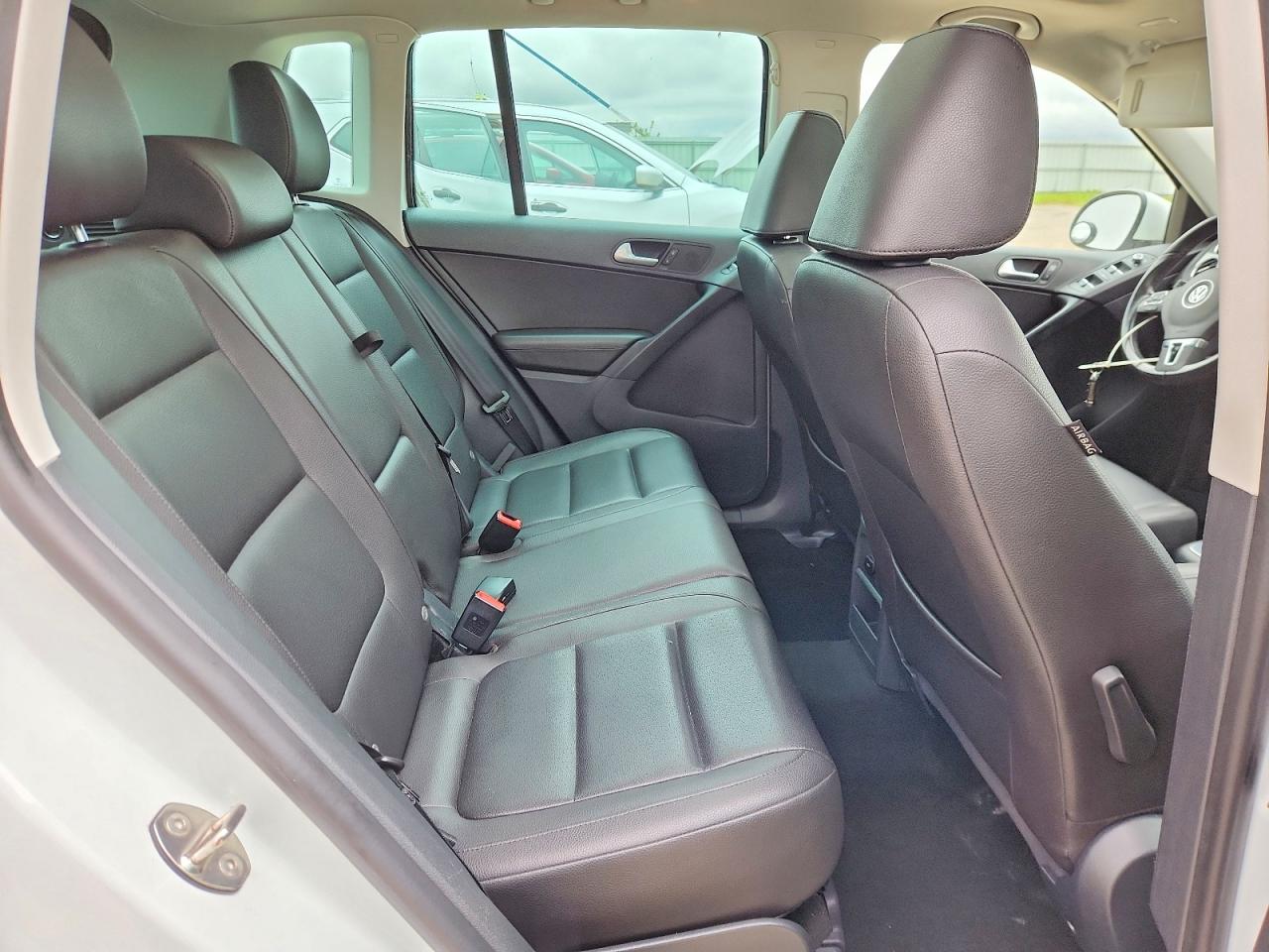 2015 Volkswagen Tiguan S White vin: WVGBV7AX9FW579635