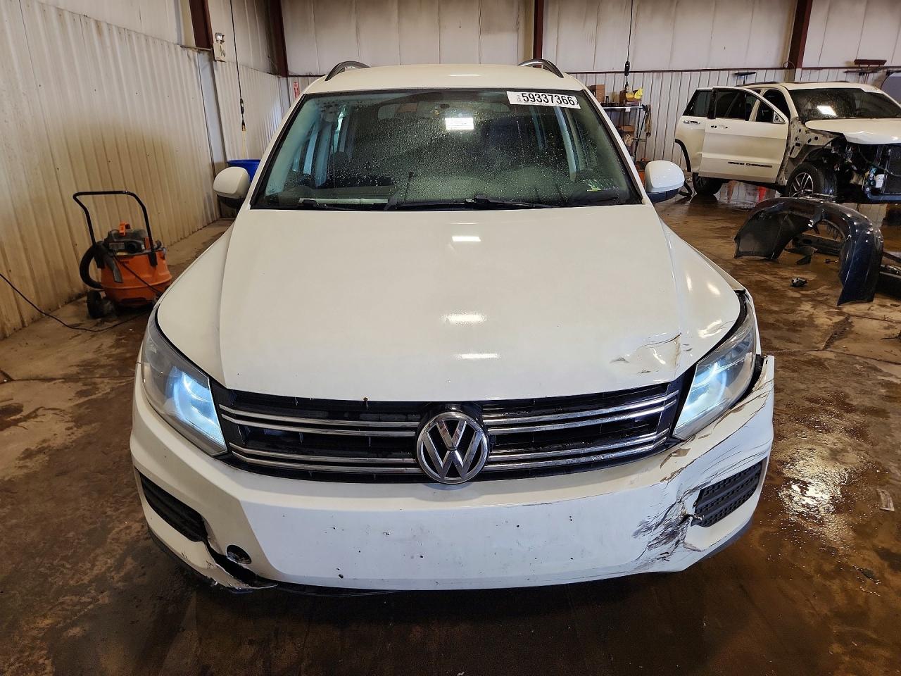 2015 Volkswagen Tiguan S Белый vin: WVGBV7AX9FW582633