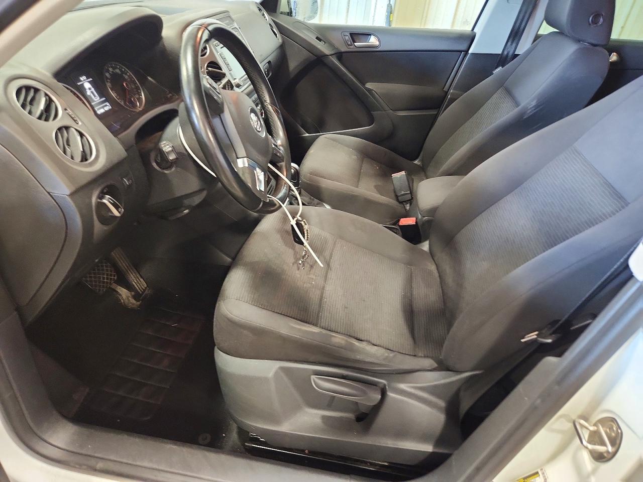 2015 Volkswagen Tiguan S Белый vin: WVGBV7AX9FW582633